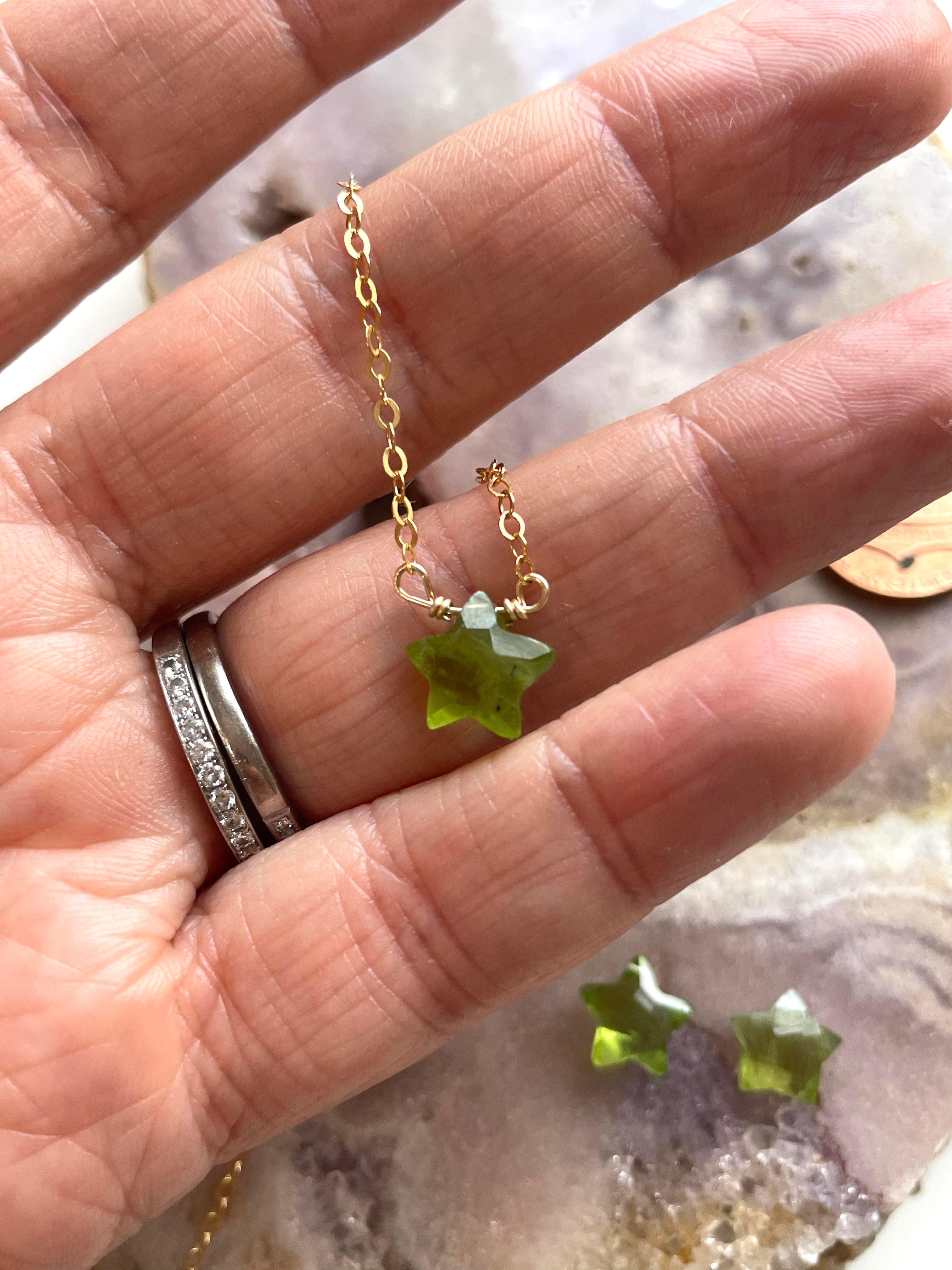 Peridot Star Necklace - August Birthstone Jewelry for Women | Elegant Zodiac Pendant Gift for Birthday, Anniversary & Special Occasions