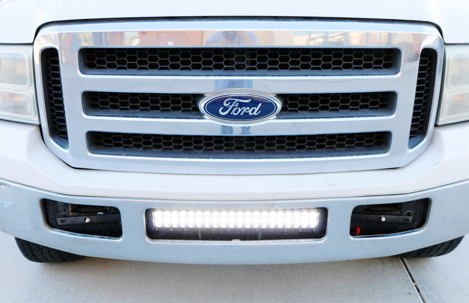 120W 20 LED Light Bar with Lower Bumper Bracket & Wiring Harness - Compatible with 1999-2007 Ford F250 F350 Super Duty Trucks - Perfect for Off-Roading, Night Driving & Work Lighting
