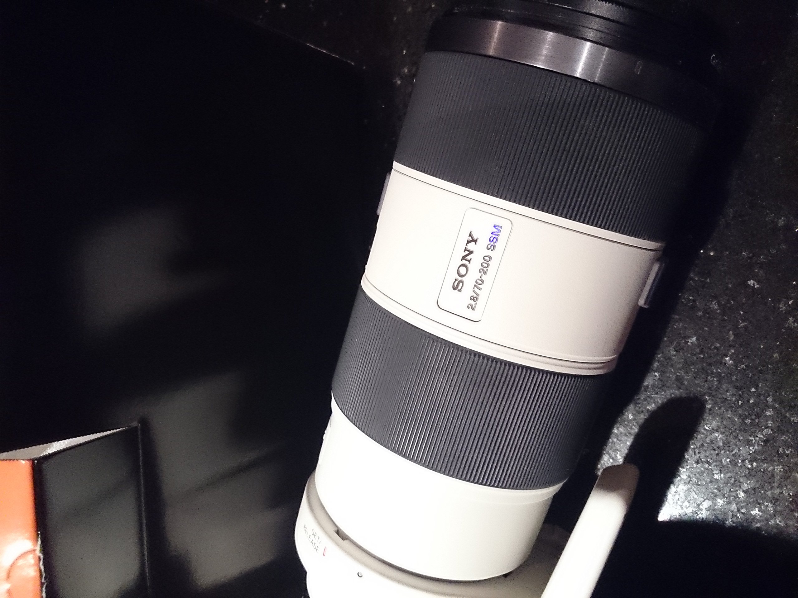 Sony SAL70200G 70-200mm f/2.8 SSM Telephoto Zoom Lens for Sony Alpha DSLR Cameras - Professional Photography, Sports & Wildlife Shots, Portrait & Event Coverage (Old Model)