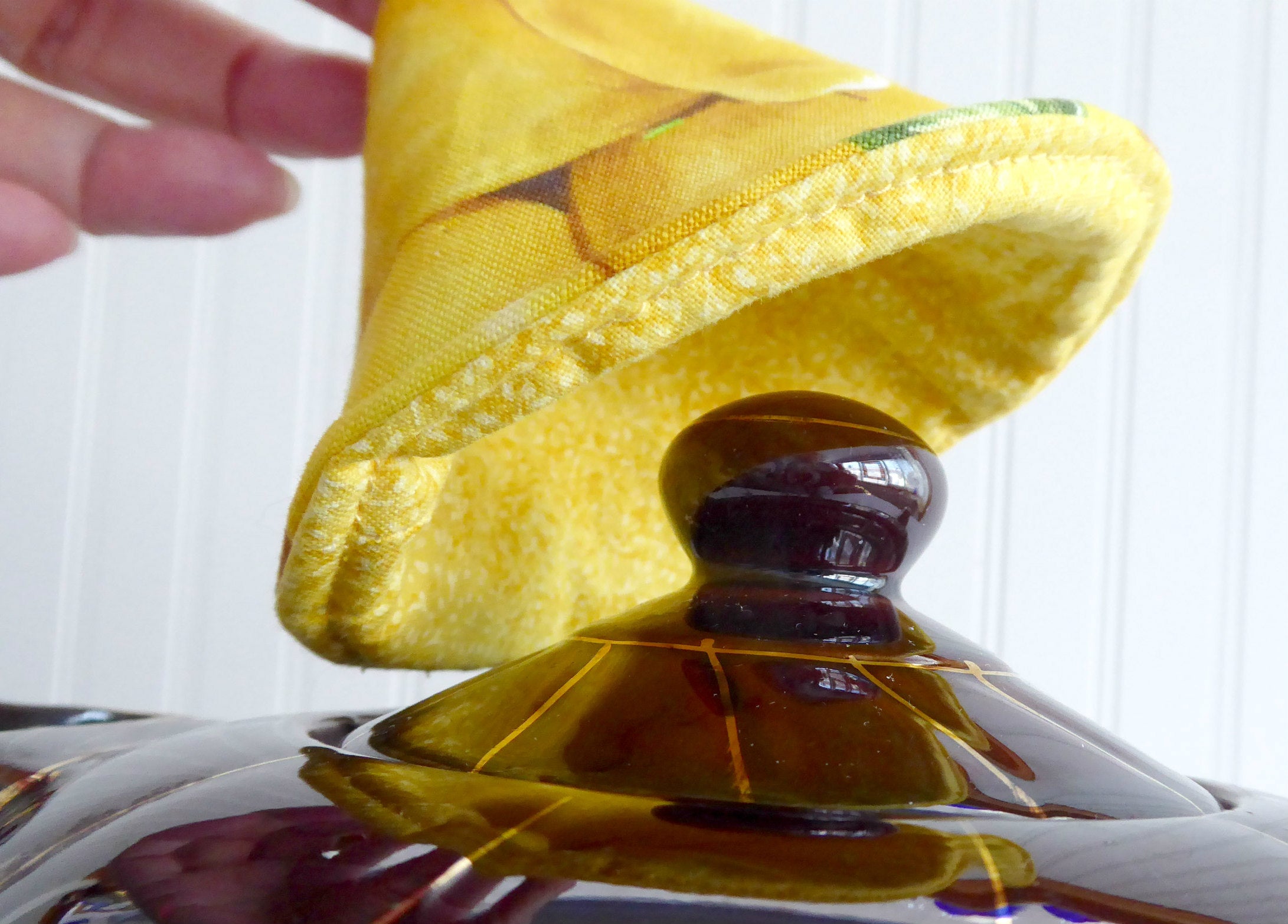 Padded Lid Knob Holder for Teapots - Yellow Ditzy Floral Design Inside - Perfect for Tea Lovers & Kitchen Decor