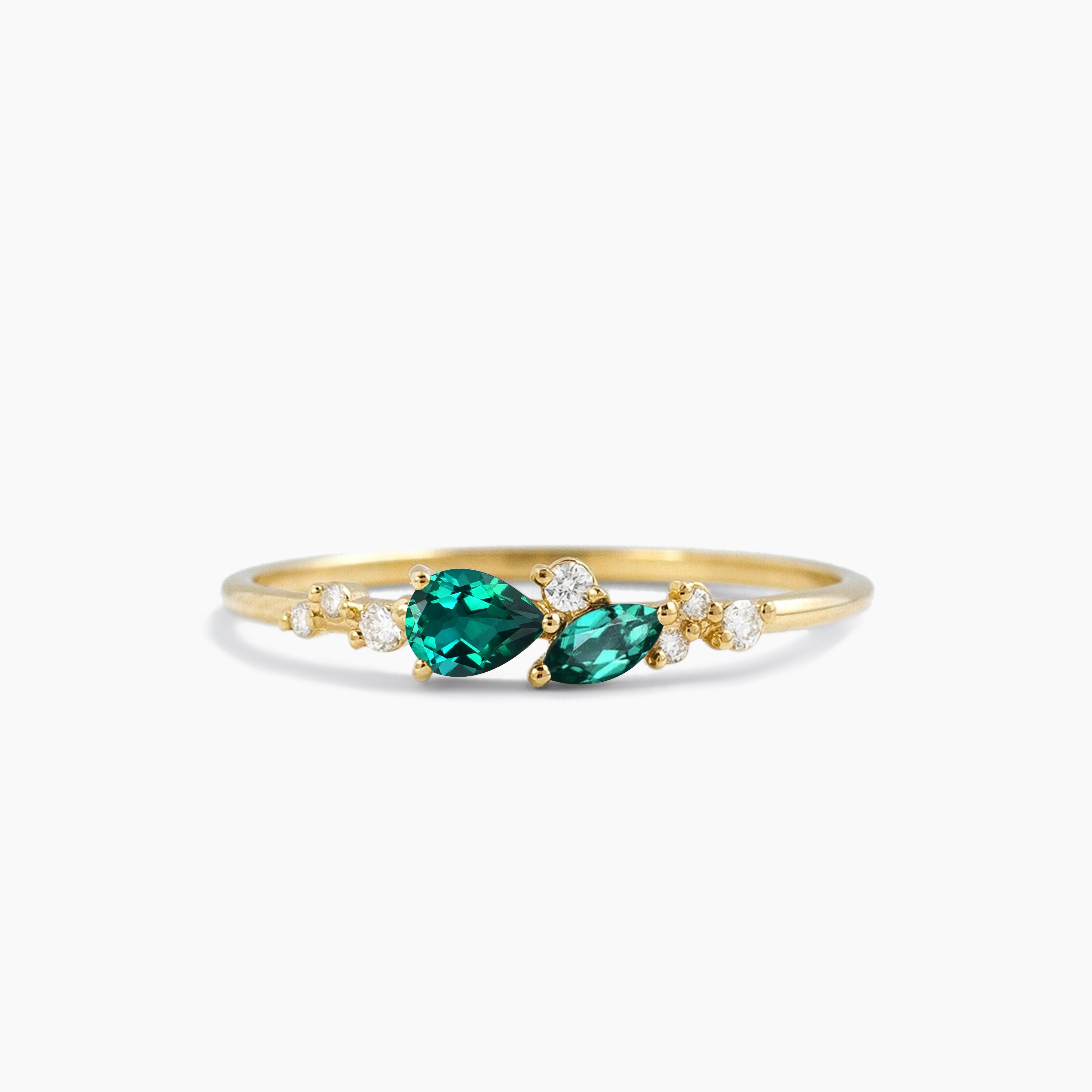 Exquisite Teardrop Cut Emerald Engagement Ring with Diamond Cluster - Mixed Cut Wedding Band for Bridal & Anniversary Gifts