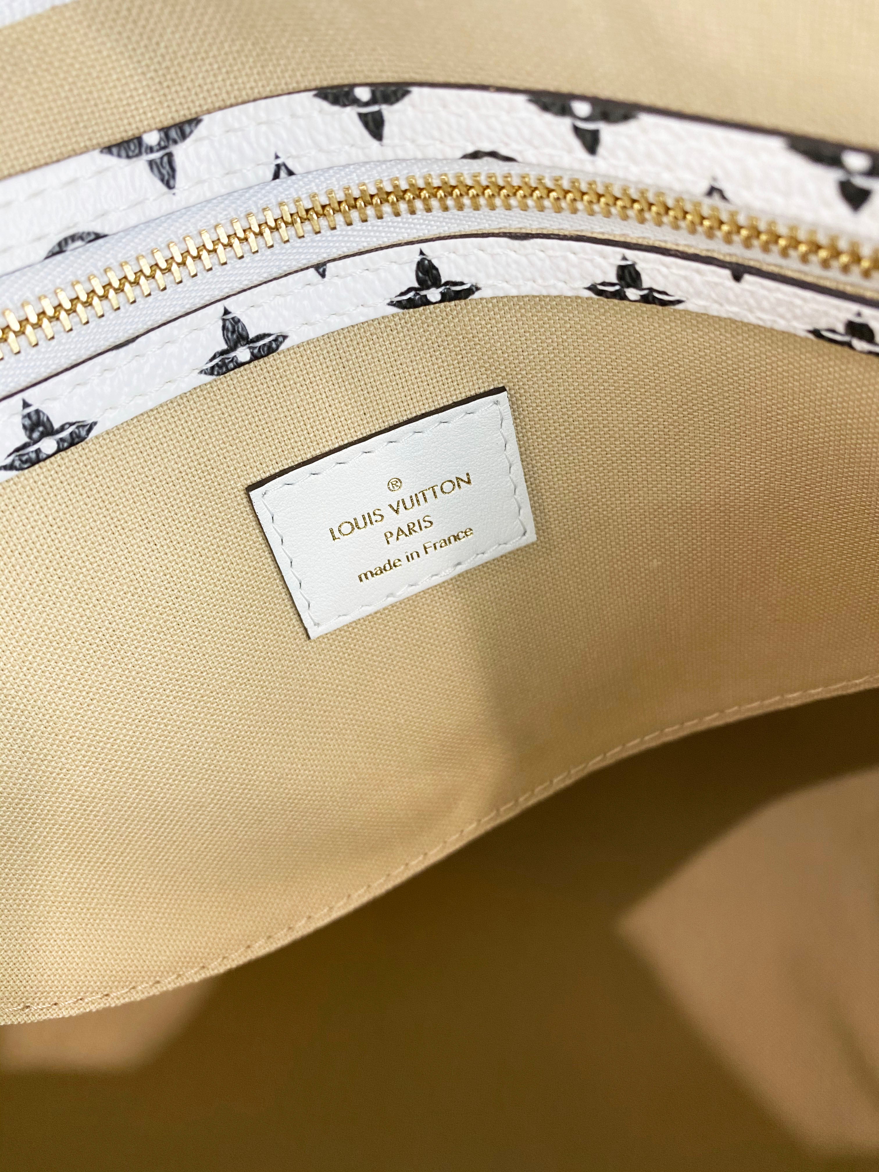 Authentic Louis Vuitton Speedy 30 Handbag in White & Khaki - Perfect for Work, Travel & Everyday Luxury Fashion Accessory
