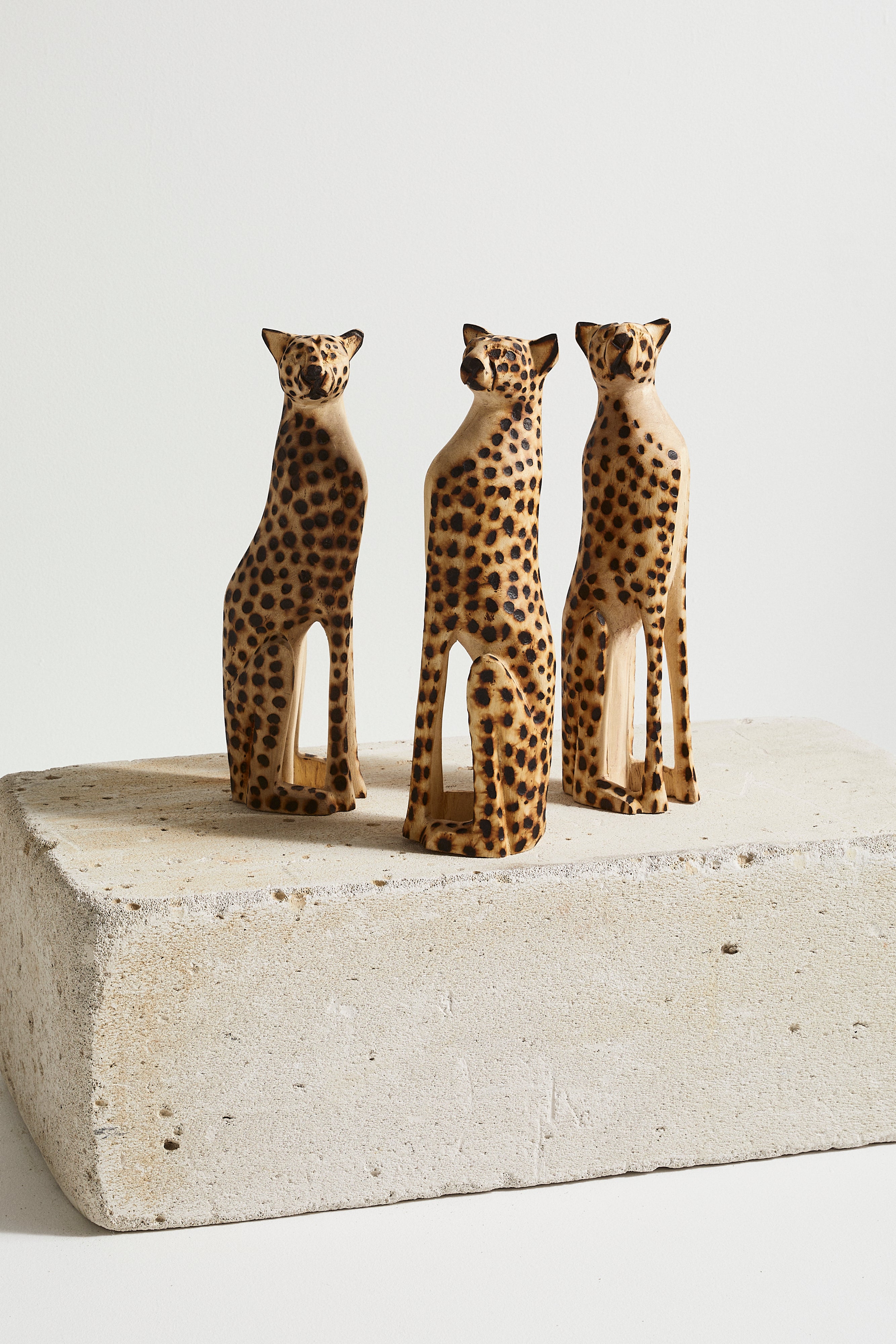 Realistic Cheetah Sculpture - Handcrafted Husk Art for Home & Office Decor - Perfect for Animal Lovers & Safari Theme Interior Design