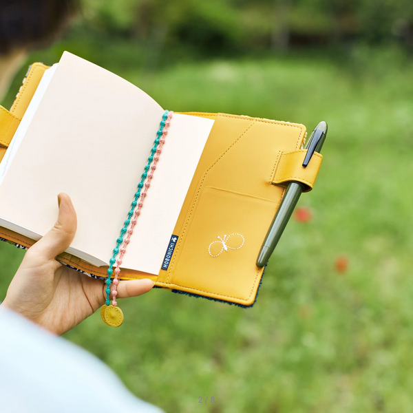 Hobonichi Techo 2025 minä perhonen A6 Original Size Planner Cover - Butterfly Design Japanese Diary for Daily Planning, Journaling & Note Taking - Perfect for Students, Office Use & Gift Giving