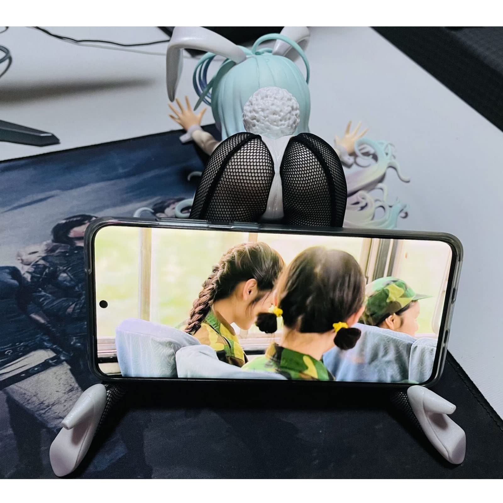 WYLURA Cute Anime Figure Phone Stand - Japanese Anime Car Mobile Phone Holder for Desk, Office, and Home Decor | Perfect Gift for Anime Fans