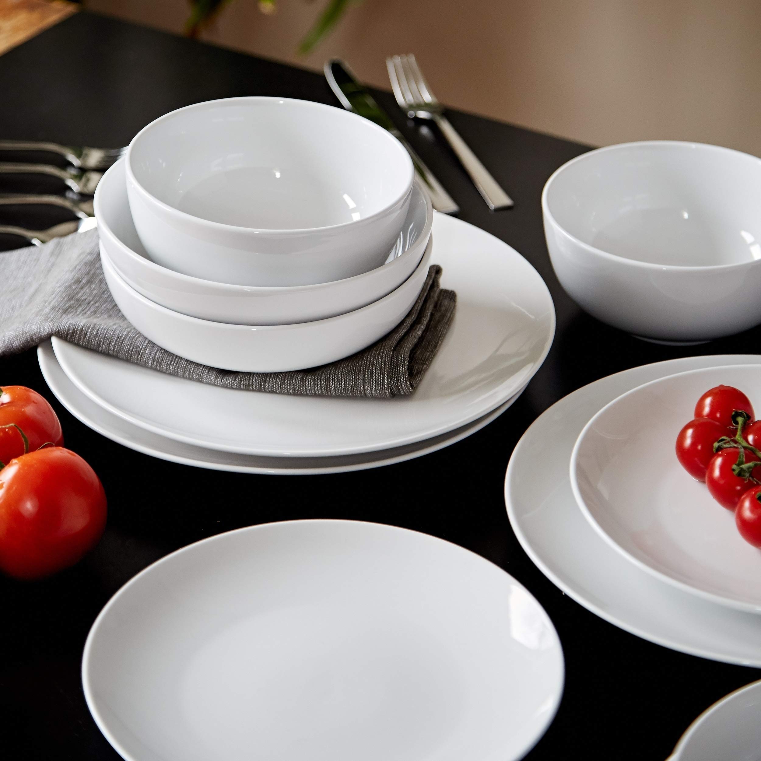 16-Piece White Porcelain Dinnerware Set - Modern & Casual Round Plates, Bowls - Dishwasher & Microwave Safe - Perfect for Everyday Dining, Entertaining & Family Meals