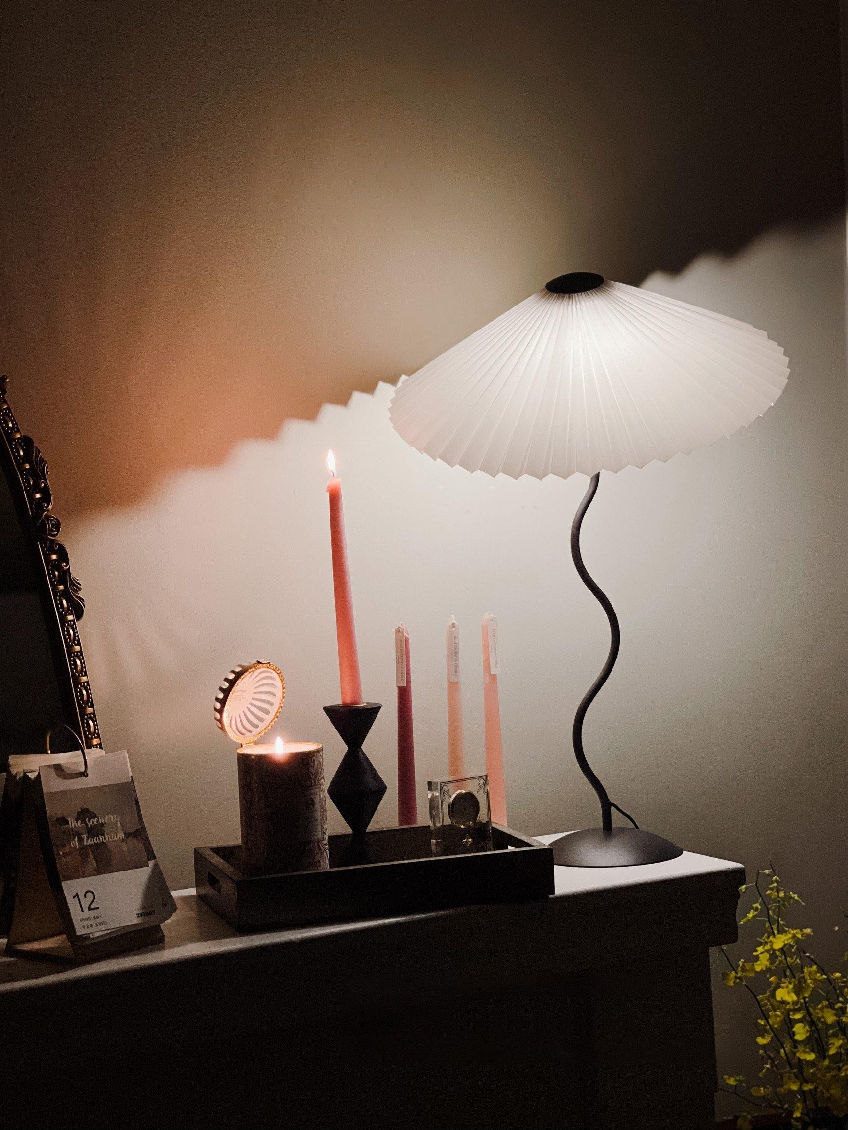 Modern Squiggle Table Lamp - Adjustable LED Desk Light for Home Office, Bedroom & Study - Stylish & Functional Lighting for Reading & Decor