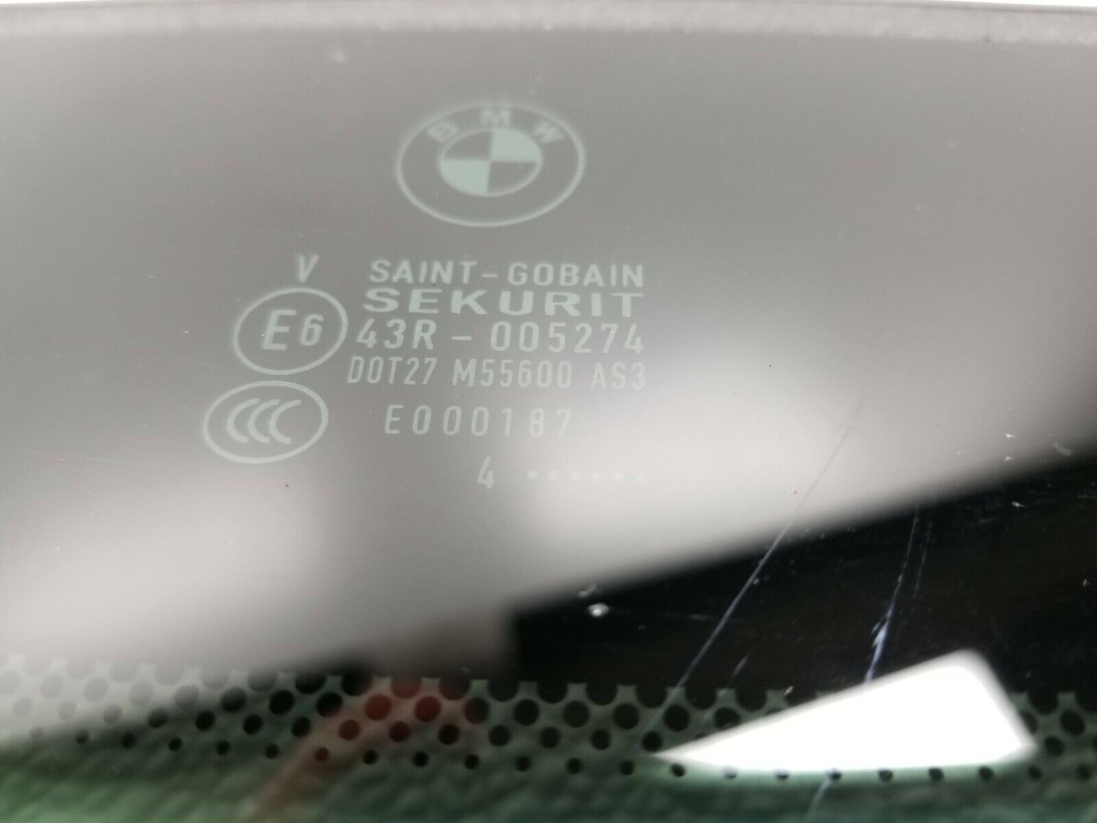 Original BMW E46 Sedan Sunroof Glass Replacement - Genuine OEM Part for 01-05 Models | Perfect for Sunroof Repair & Restoration Projects