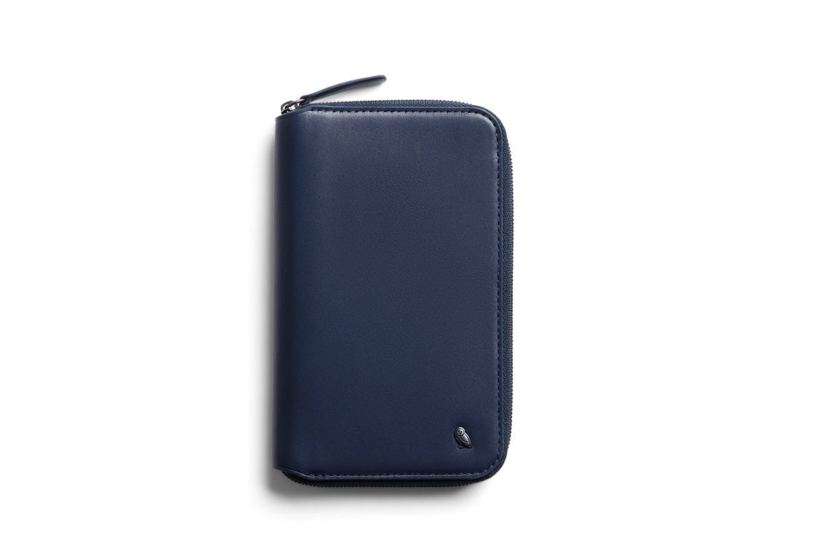 Bellroy Travel Folio Second Edition - Premium Leather Passport Holder & Travel Wallet for Men & Women - Perfect for Airports, Business Trips & International Travel