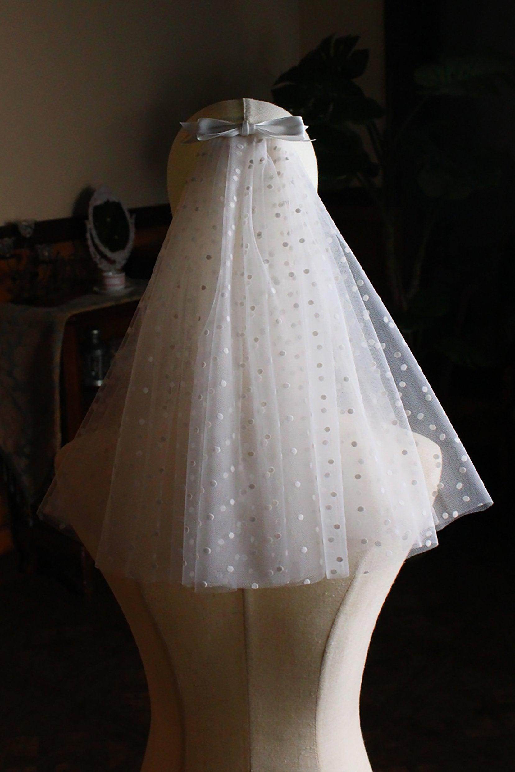 Elegant One-Tier Cut Edge Tulle Shoulder Veil with Bow - CV0304 | Perfect for Weddings, Bridal Showers & Formal Events