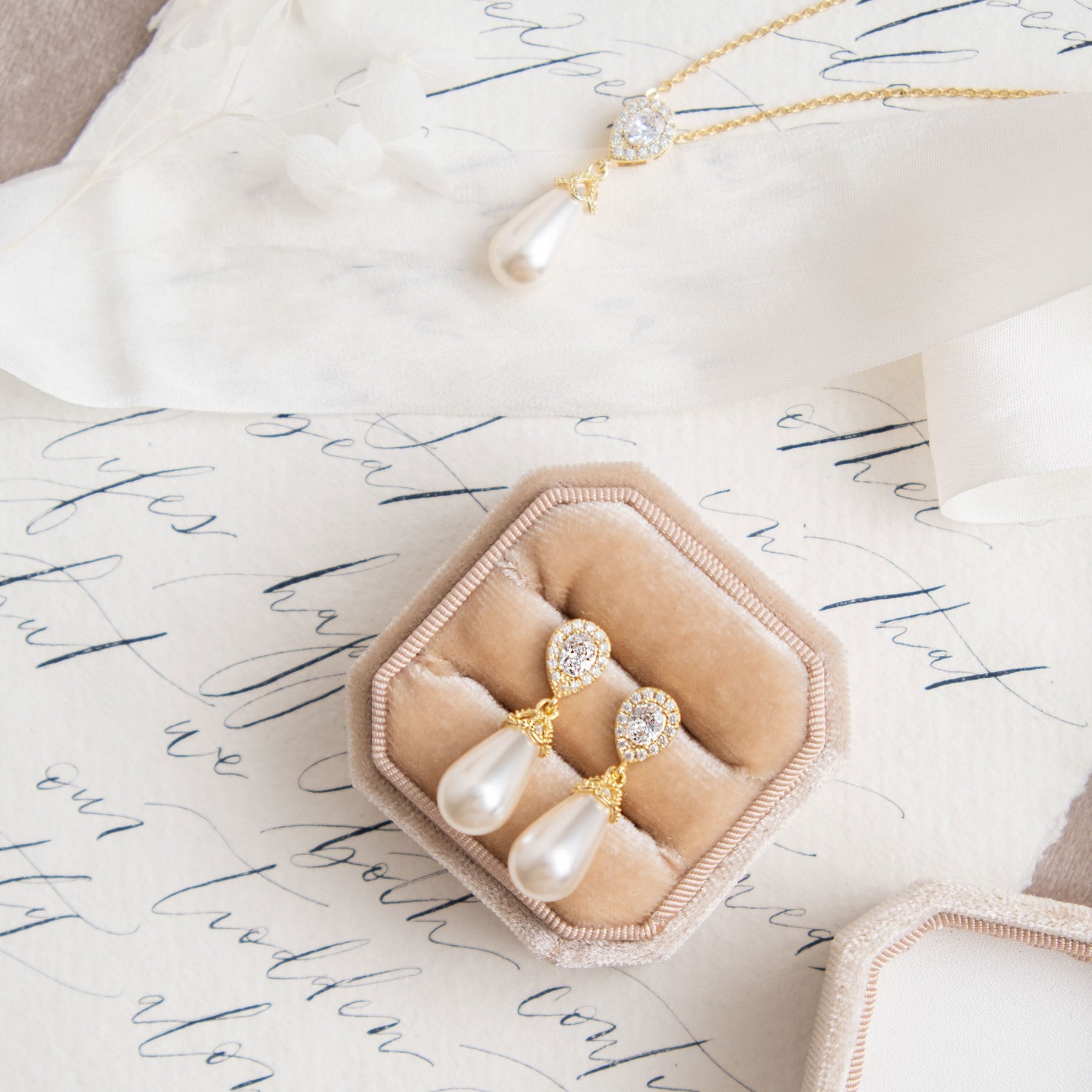 Noemi I Teardrop Pearl Earrings and Necklace Set in Gold - Elegant Jewelry for Weddings, Parties & Special Occasions