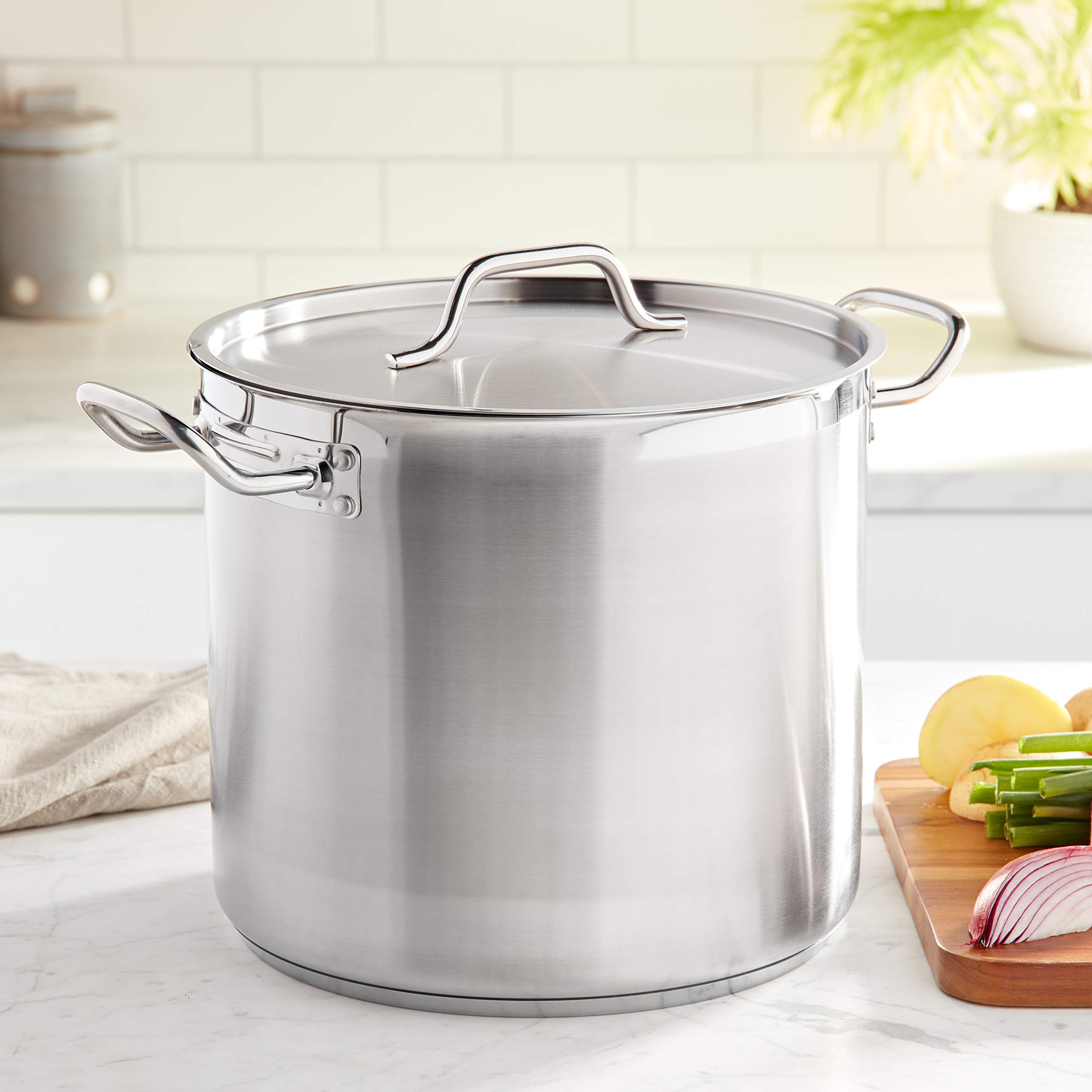 Winware 16 Quart Stainless Steel Stock Pot with Lid - Silver - Heavy Duty Cooking Pot for Soups, Stews, Pasta & Large Family Meals