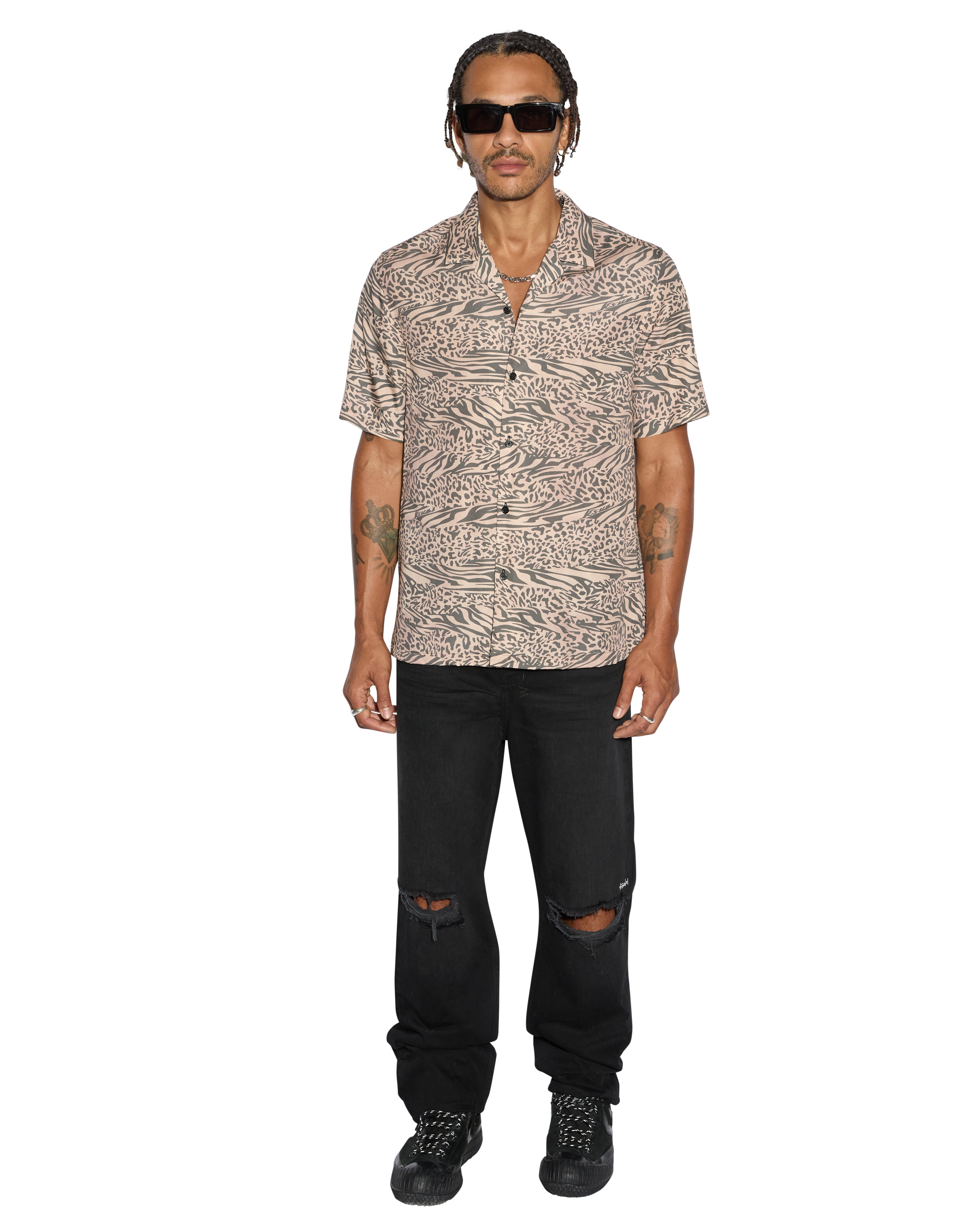 Confused Resort Short Sleeve Shirt for Men - Stylish Summer Casual Wear for Beach, Vacation & Outdoor Activities