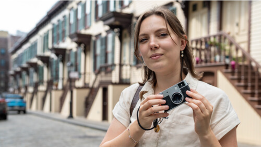 FUJIFILM X Half Digital Camera - 16.3MP APS-C Sensor, 4K Video, WiFi & Bluetooth (Black) - Perfect for Travel Photography, Vlogging & Street Shooting
