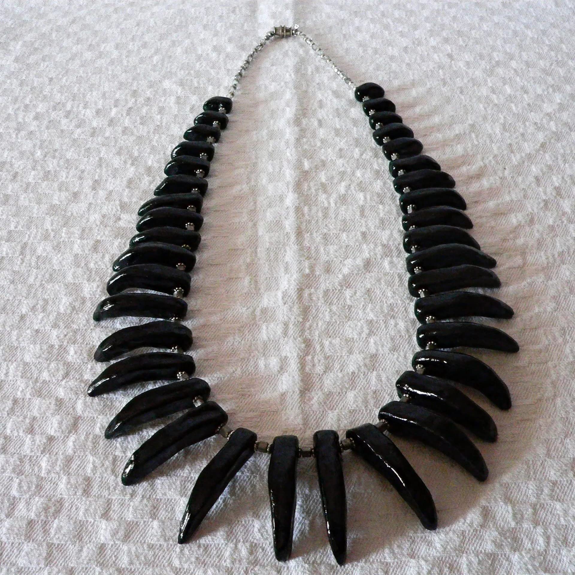 Elegant Long Claw-Shaped Ceramic Bead Necklace in Amethyst Black - Perfect for Boho Chic Outfits & Evening Wear