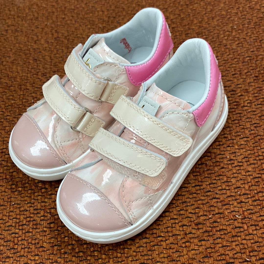 Beberlis Pink Patent Leather Heart Velcro Baby Sneakers for Girls - Comfortable First Walking Shoes for Toddlers, Infants & Newborns - Perfect for Everyday Wear, Playdates & Special Occasions