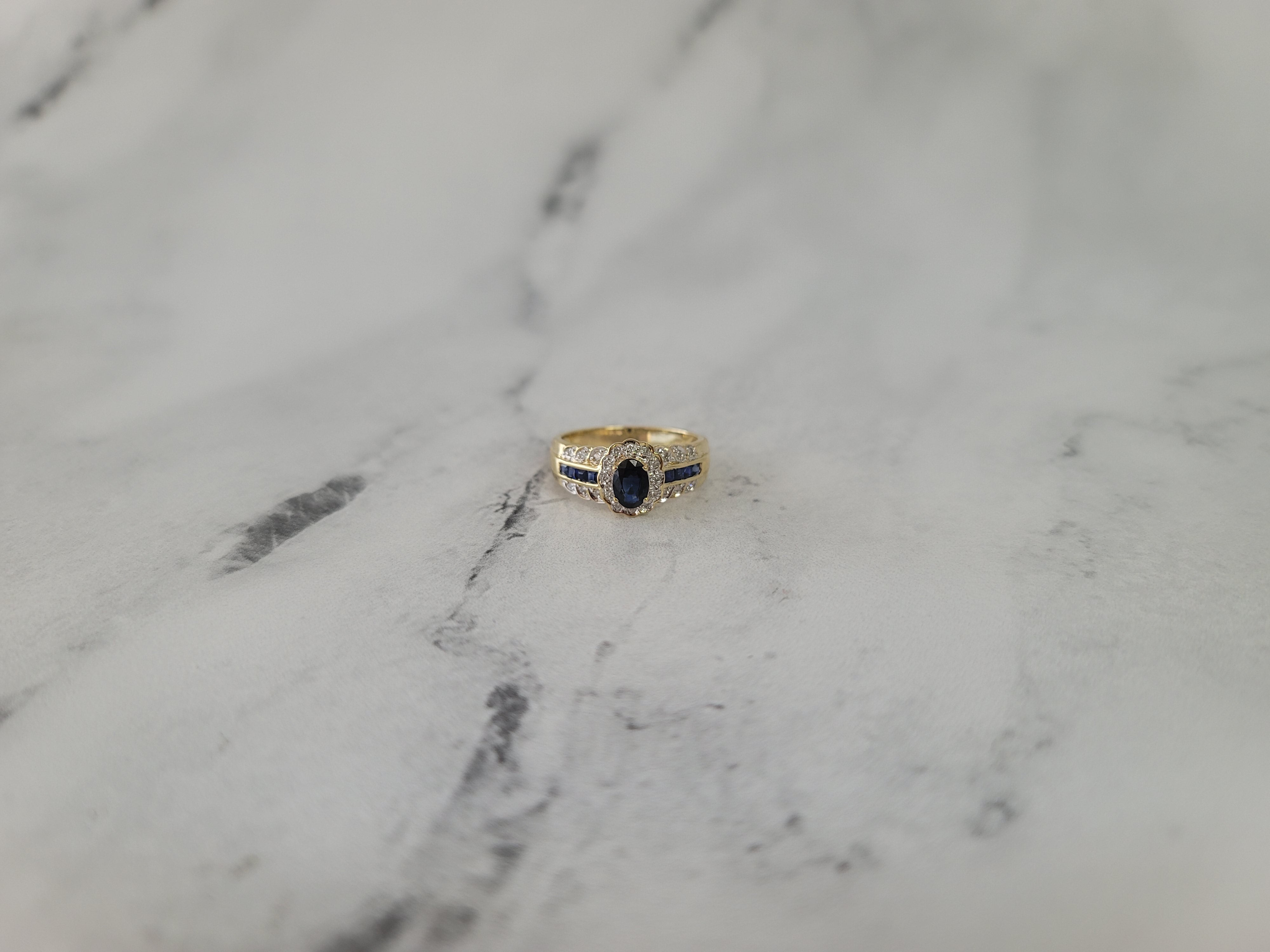 Exquisite Oval Sapphire Ring with Diamond Halo & Accents - Perfect for Engagement, Anniversary & Special Occasions