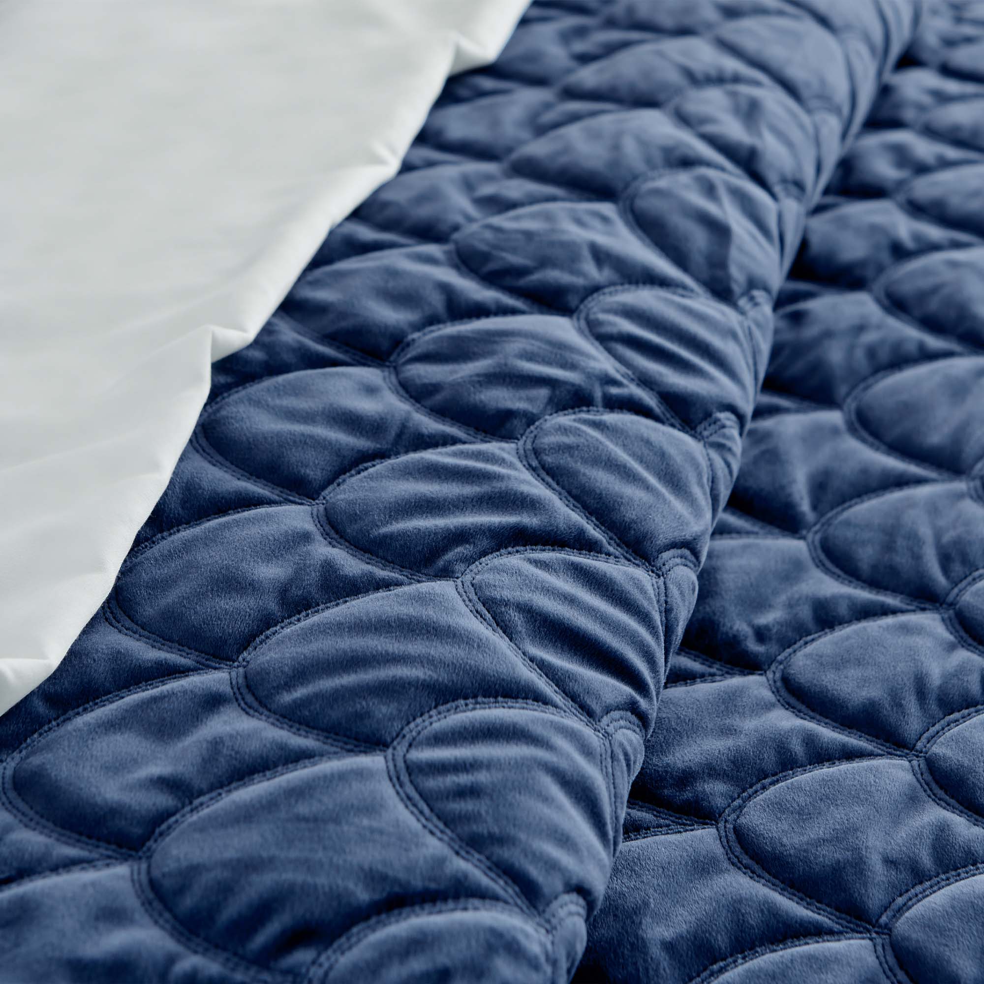 Luxury Velvet Quilt Set King Size - Ultra Soft & Warm Bedding Comforter for Winter - Perfect for Master Bedroom, Guest Room & Cozy Nights