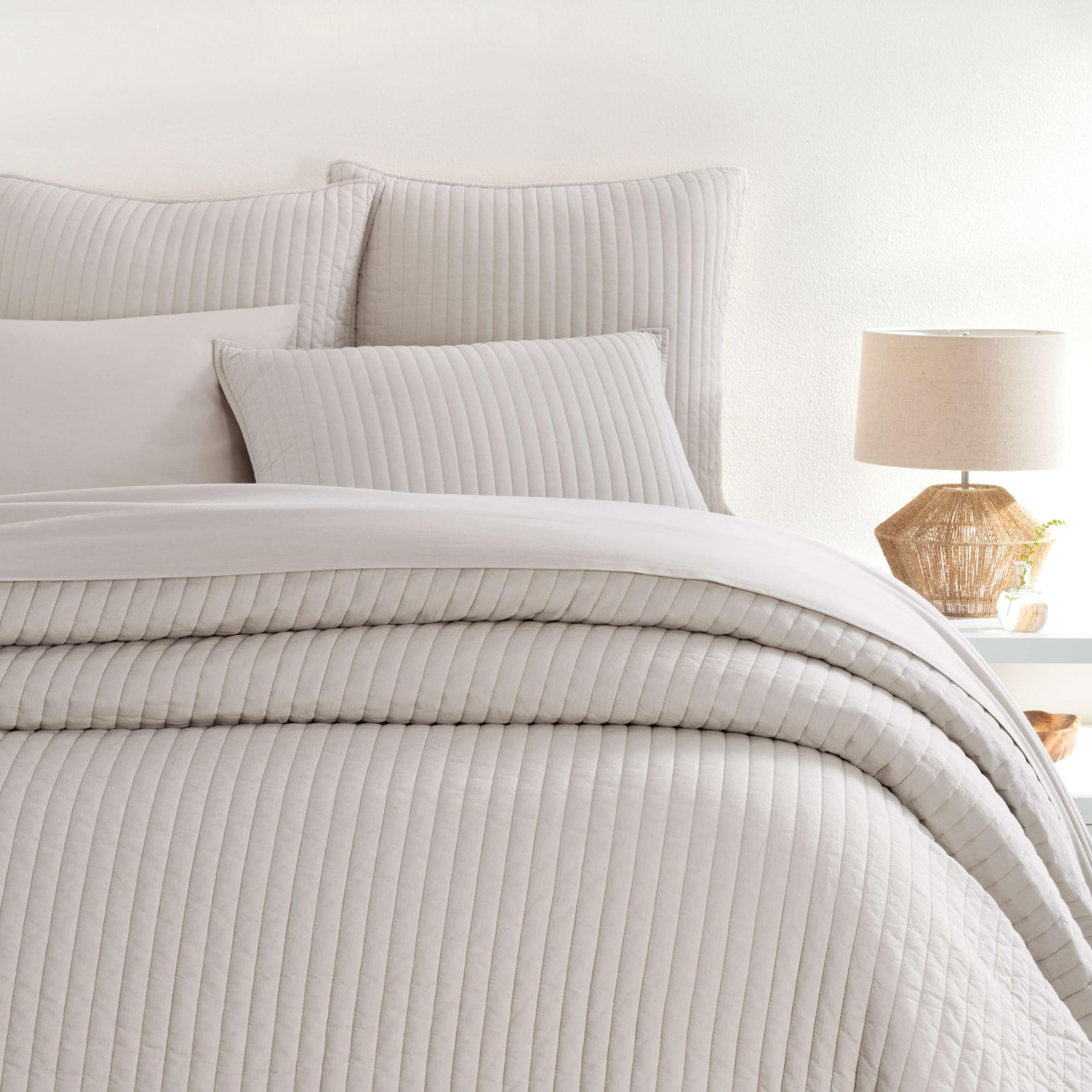 Premium King Size Dove Grey Cotton Quilt - Soft & Cozy Solid Color Bedding for Luxurious Comfort - Perfect for Master Bedrooms, Guest Rooms & Cozy Winter Nights