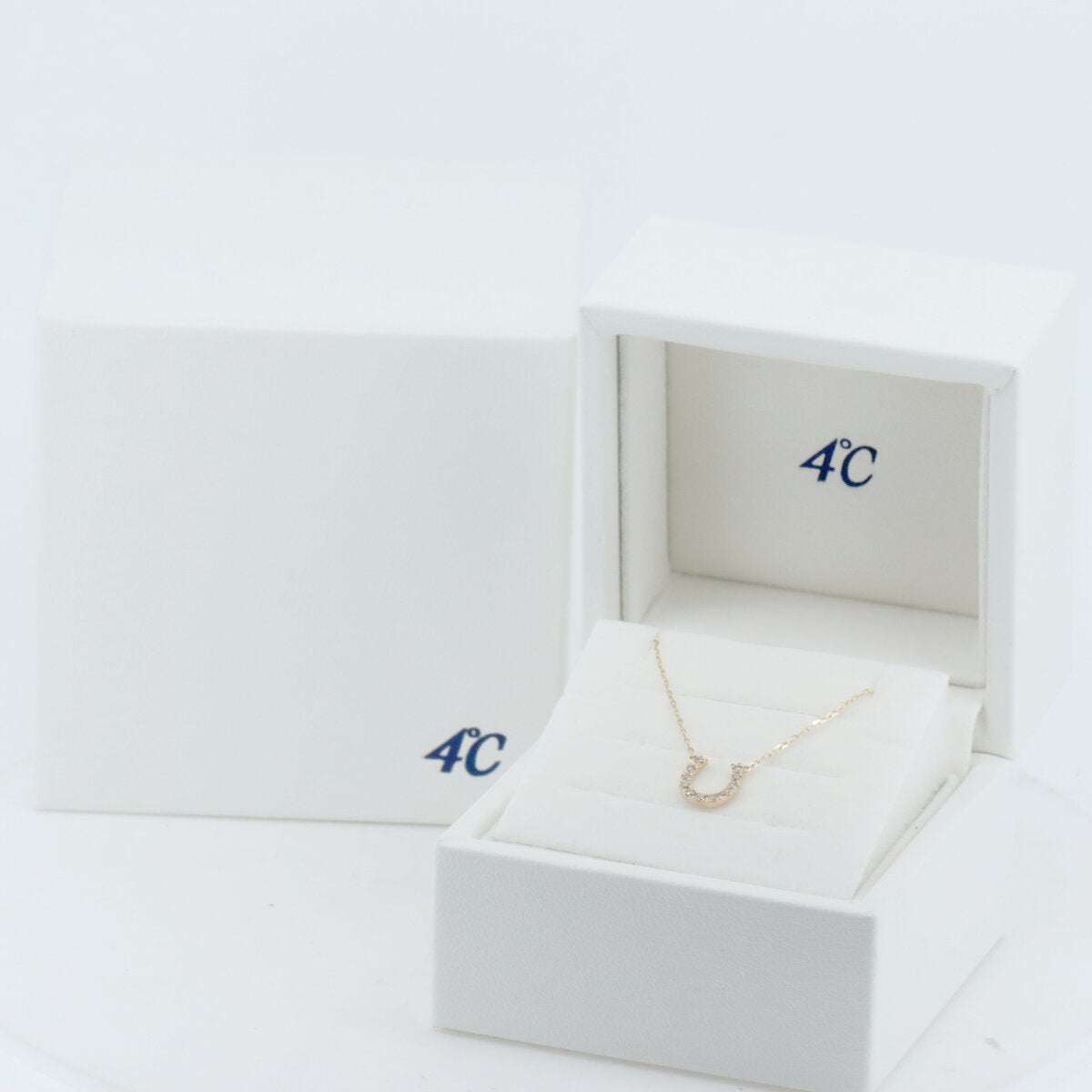 4℃ 18K White Gold Horseshoe Motif Necklace for Women - Elegant Pendant Jewelry for Good Luck, Gift for Her, Birthday, Anniversary & Special Occasions