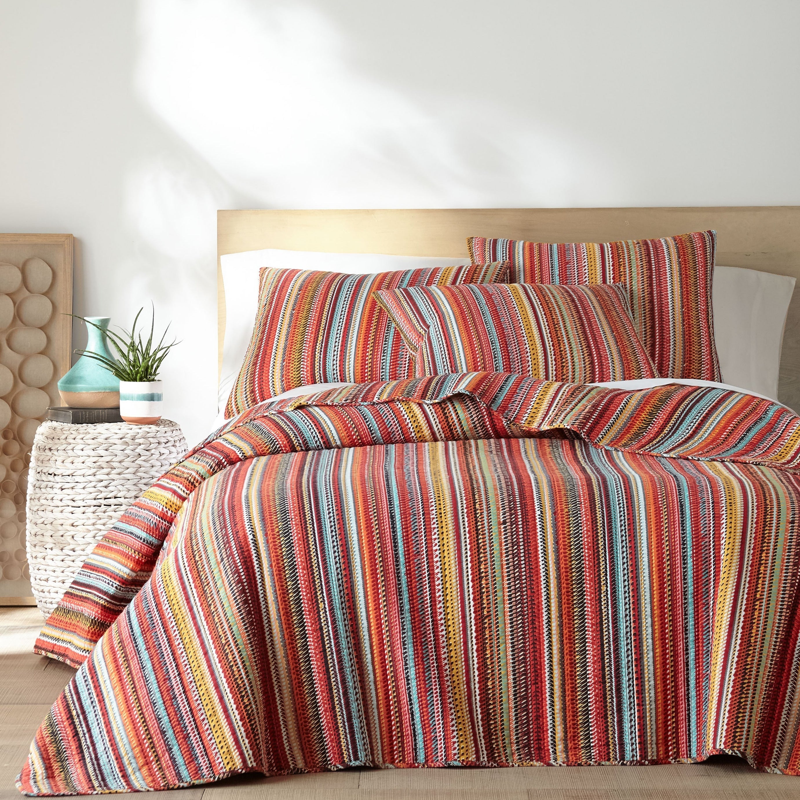 Uluru Stripe Quilt Set - Queen Size 3-Piece Bedding Set with Soft Microfiber, Breathable & Cozy - Perfect for Master Bedroom, Guest Room & Dorm Decor