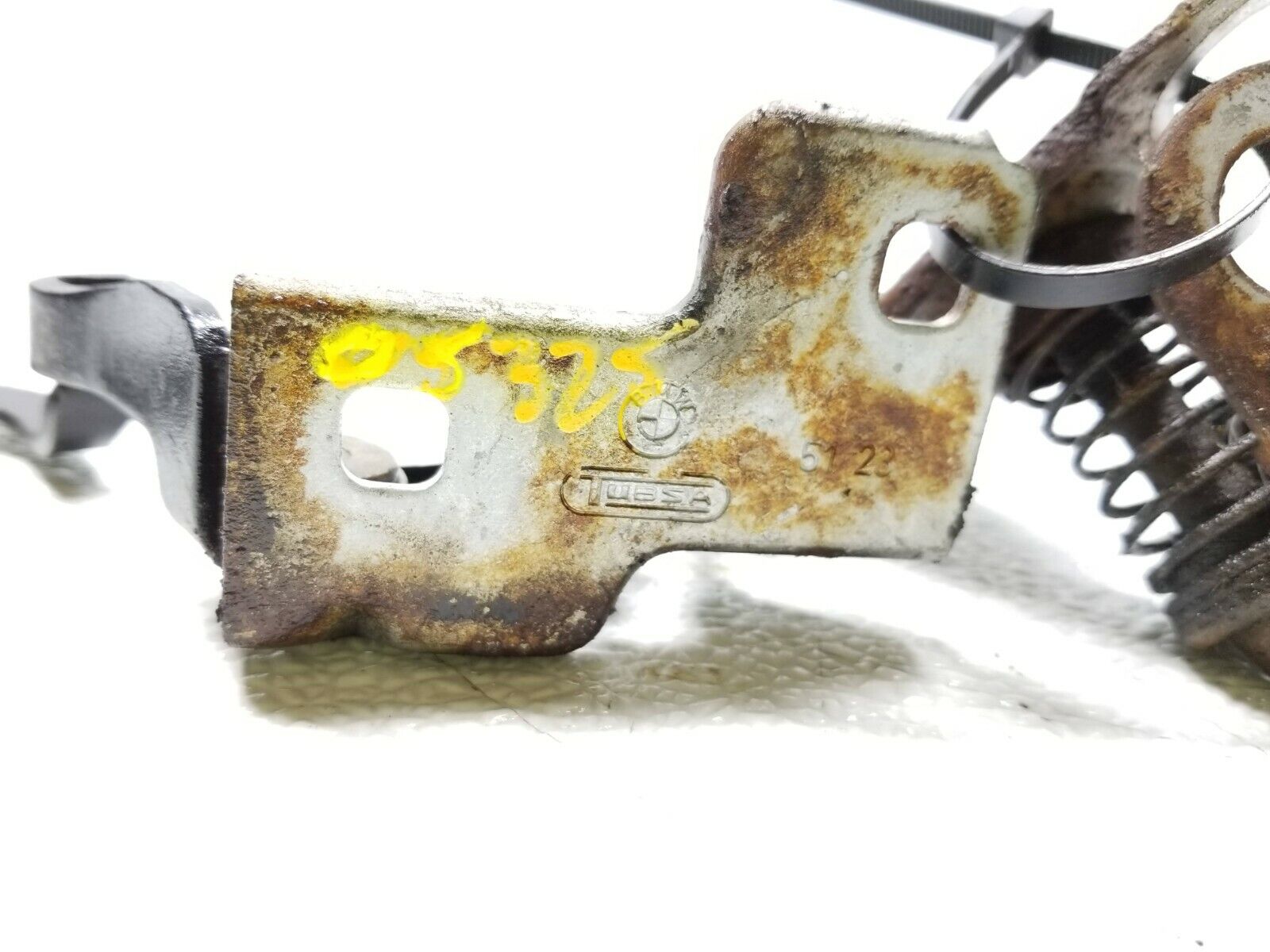 BMW E46 Hood Lock Latch Safety Catch OEM Replacement Part 01 02 03 04 05 - Perfect for E46 Models with 125k Miles - Secure Your Hood for Safe Driving