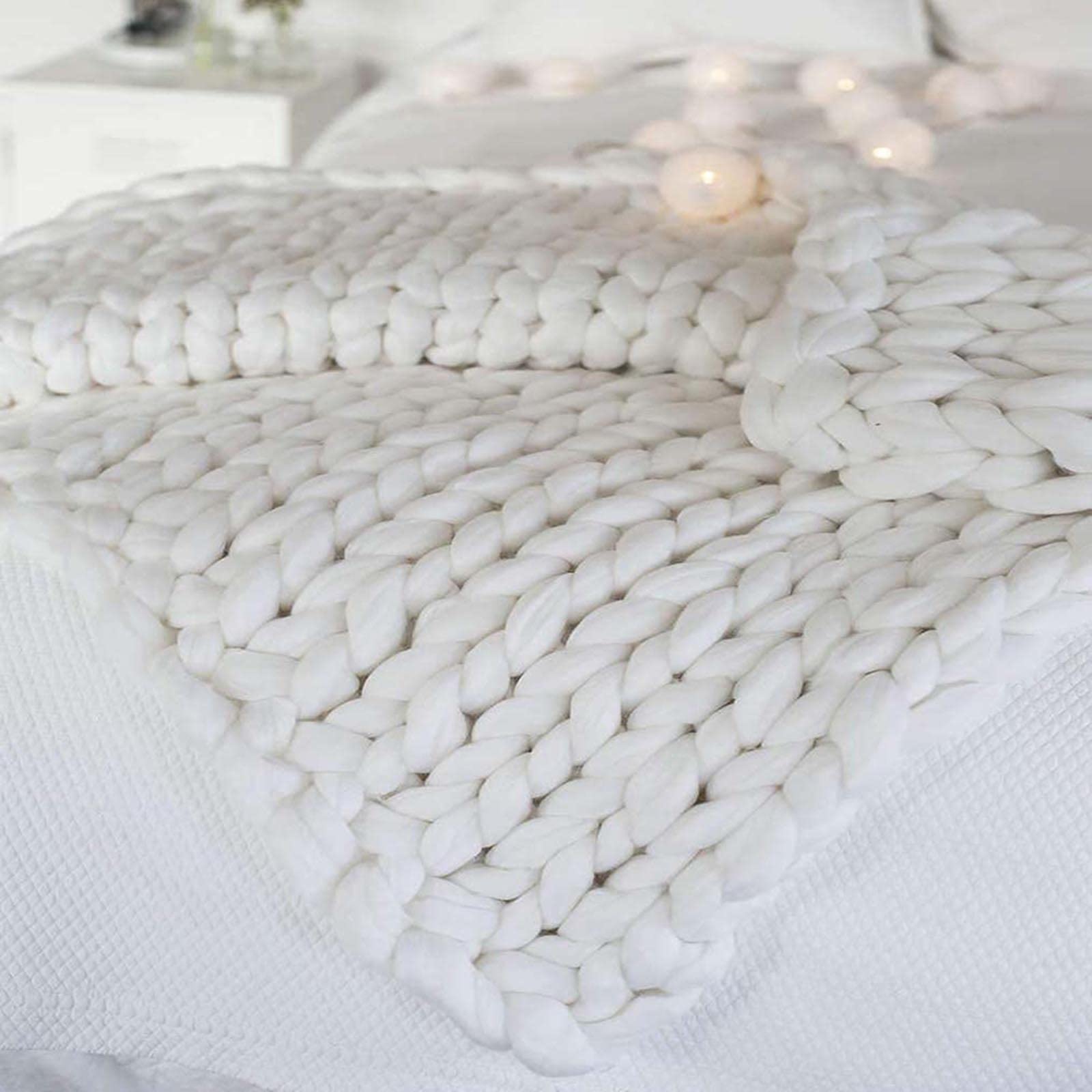 Fakavear Soft Chunky Knit Blanket - Handmade Oversized Yarn Throw for Bed, Sofa & Yoga - Non-Pilling, Ultra Warm & Cozy - Perfect for Home Decor, Winter Snuggling & Meditation Spaces