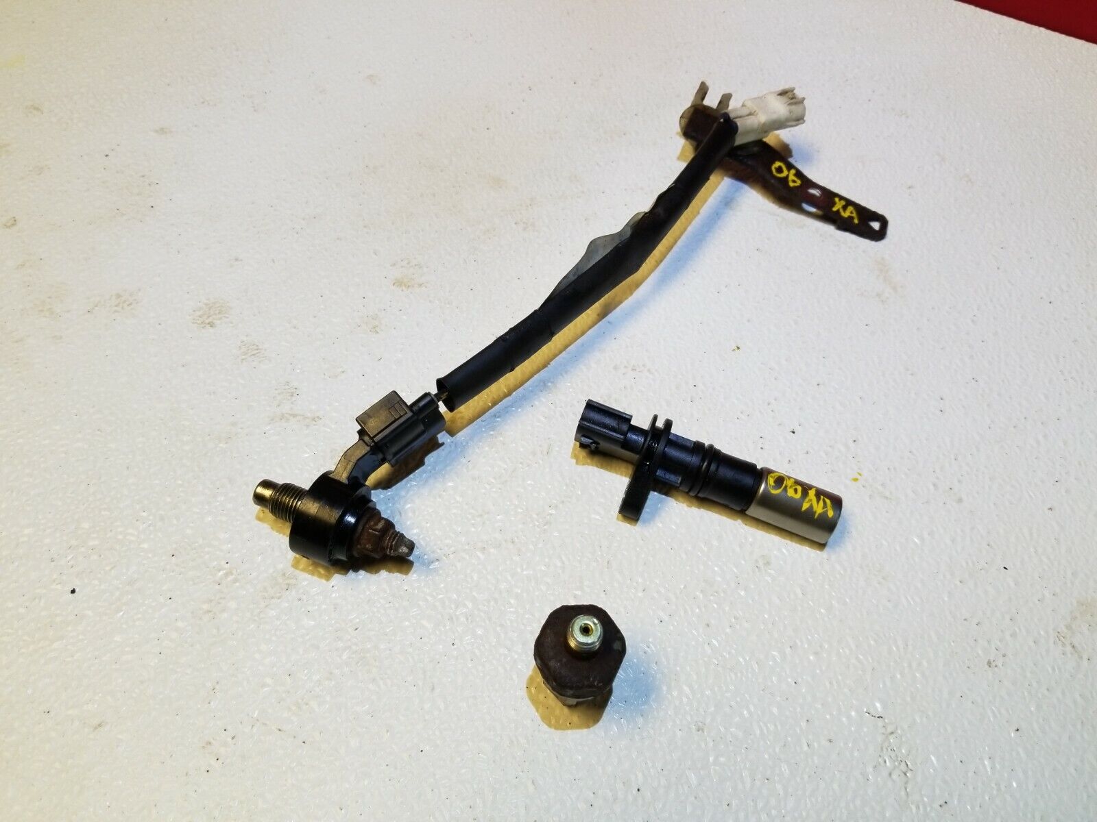 04 05 06 Scion XA 1.5L Engine Crankshaft Knock & Oil Pressure Sensor Set - OEM 3-Piece Replacement (1NZ-FXE) - Perfect for Engine Maintenance & Performance Tuning