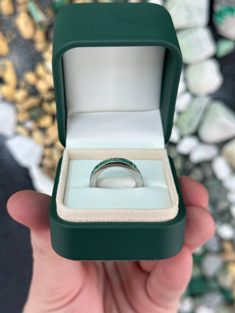 1.35tcw 18K White Gold Princess Cut Emerald Wedding Band Ring for Men & Women - Elegant Unisex Jewelry for Engagement, Anniversary & Special Occasions
