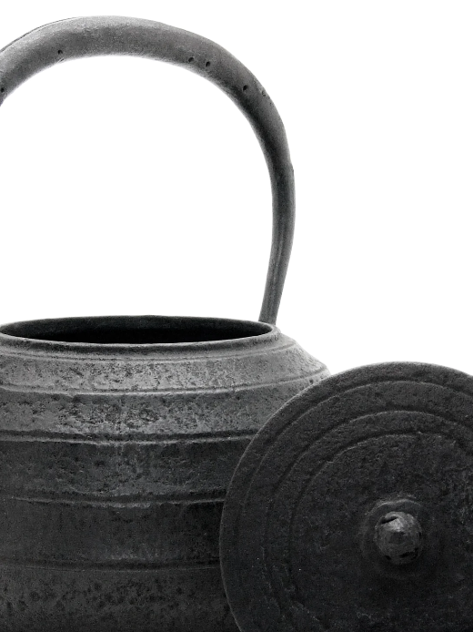 Authentic Japanese Nanbu Tetsubin Iron Teapot - Koizumi Nizaemon 11th Generation Mentori Tamabuchi Higashiyama Style with Original Box | Perfect for Traditional Tea Ceremonies & Home Decor