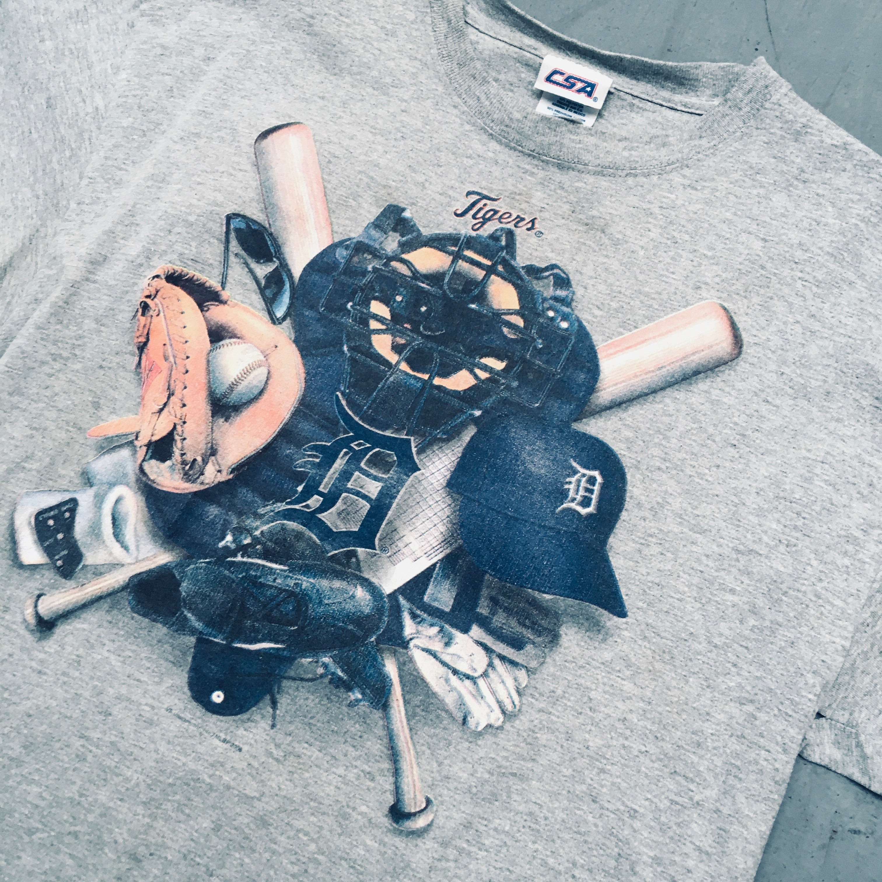 Detroit Tigers 2008 Graphic Tee - Men's Vintage Baseball T-Shirt (Medium) - Perfect for Game Day, Sports Events & Casual Wear