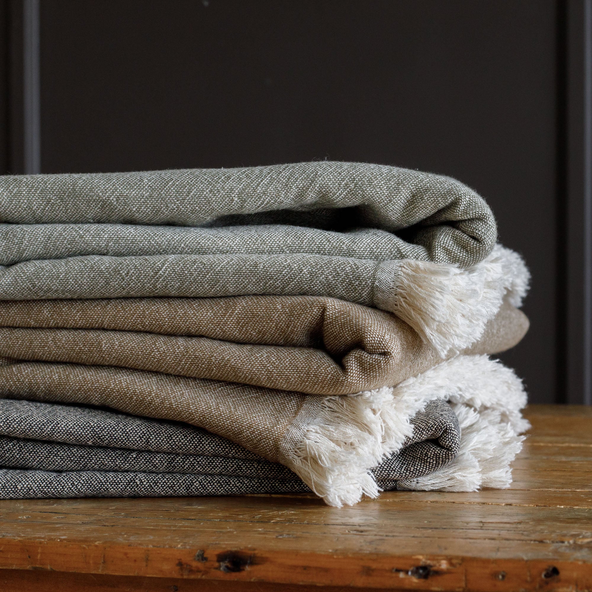 Soft & Cozy Alba Throw Blanket in Olive Green - Perfect for Sofa, Bed & Outdoor Use - Lightweight & Warm Knit Blanket for Home Decor & Gifts