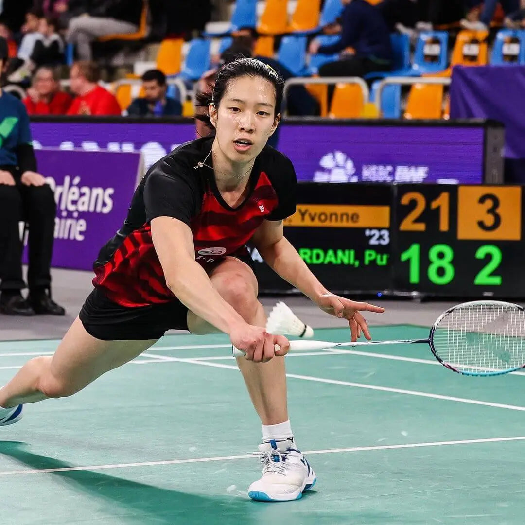 Victor AuraSpeed Hypersonic B (ARS HS B) Badminton Racket - Lightweight Carbon Fiber Shuttlecock Racquet for Professional & Recreational Players - Perfect for Tournaments & Casual Play
