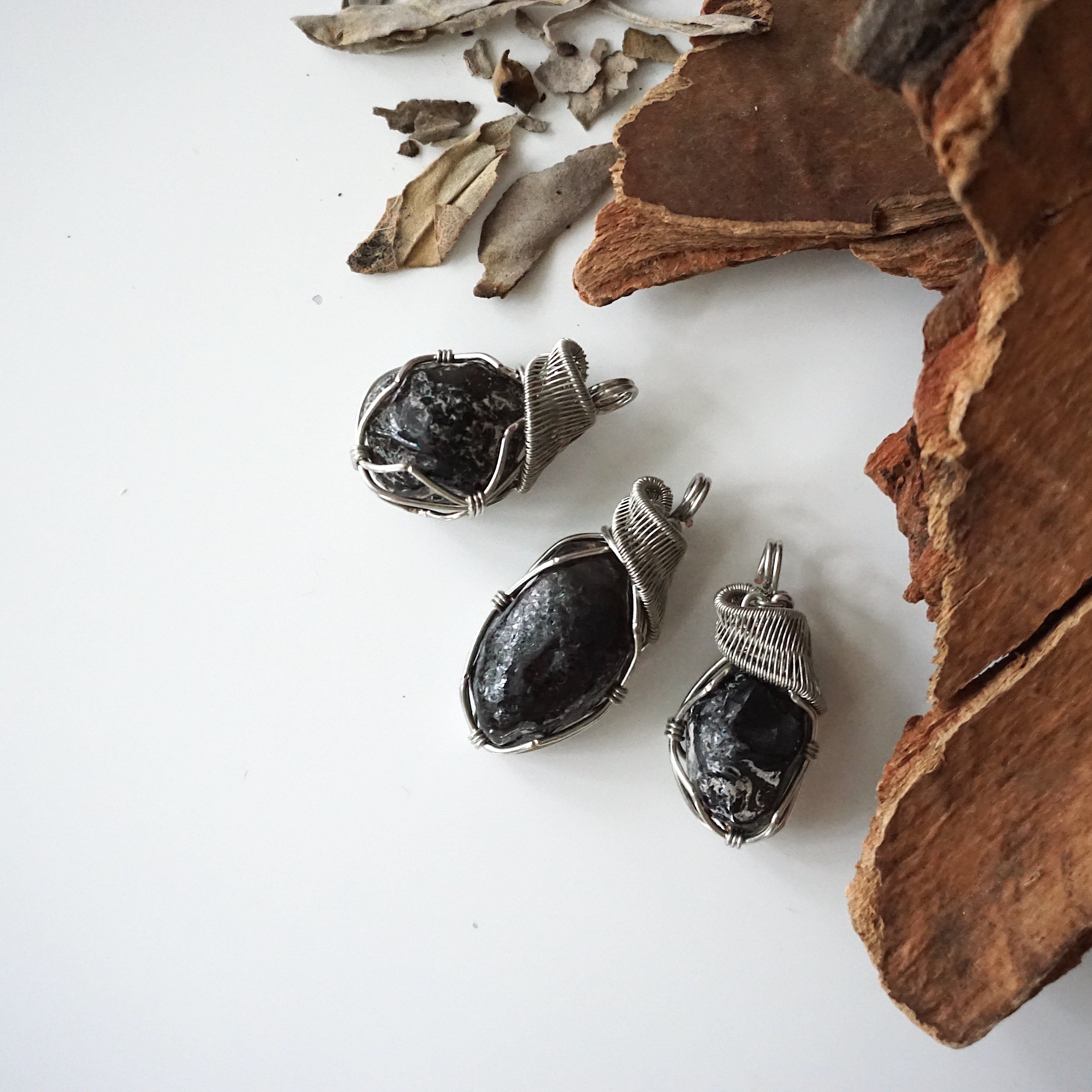 Black Obsidian Apache Tears Crystal Necklace – Natural Healing Stone Pendant for Protection & Stress Relief | Spiritual Jewelry Gift for Women & Men | Perfect for Meditation, Energy Work & Everyday Wear