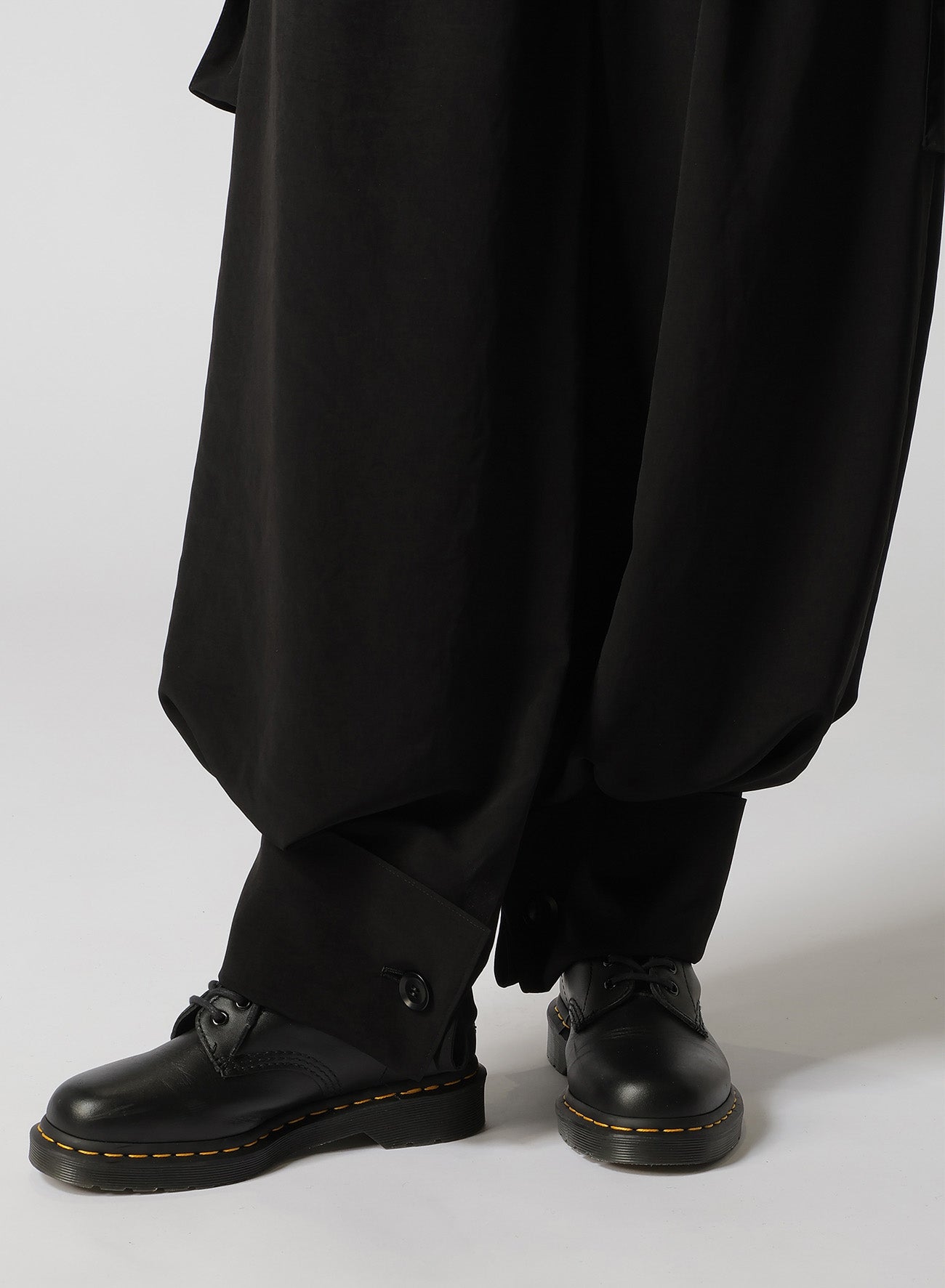Women's Crepe de Chine Cuffed Hem Cargo Pants - Stylish & Comfortable for Outdoor Adventures, Travel & Casual Wear