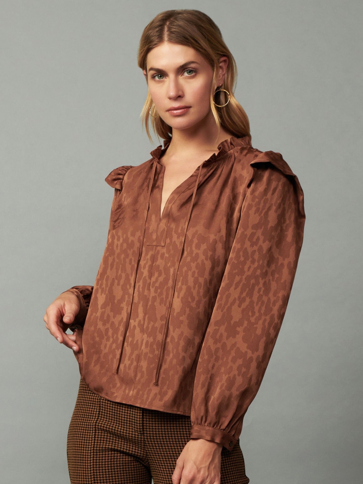 Stylish Autumn Leopard Print Blouse for Women - Trendy Fall Fashion Top for Casual Outings & Office Wear