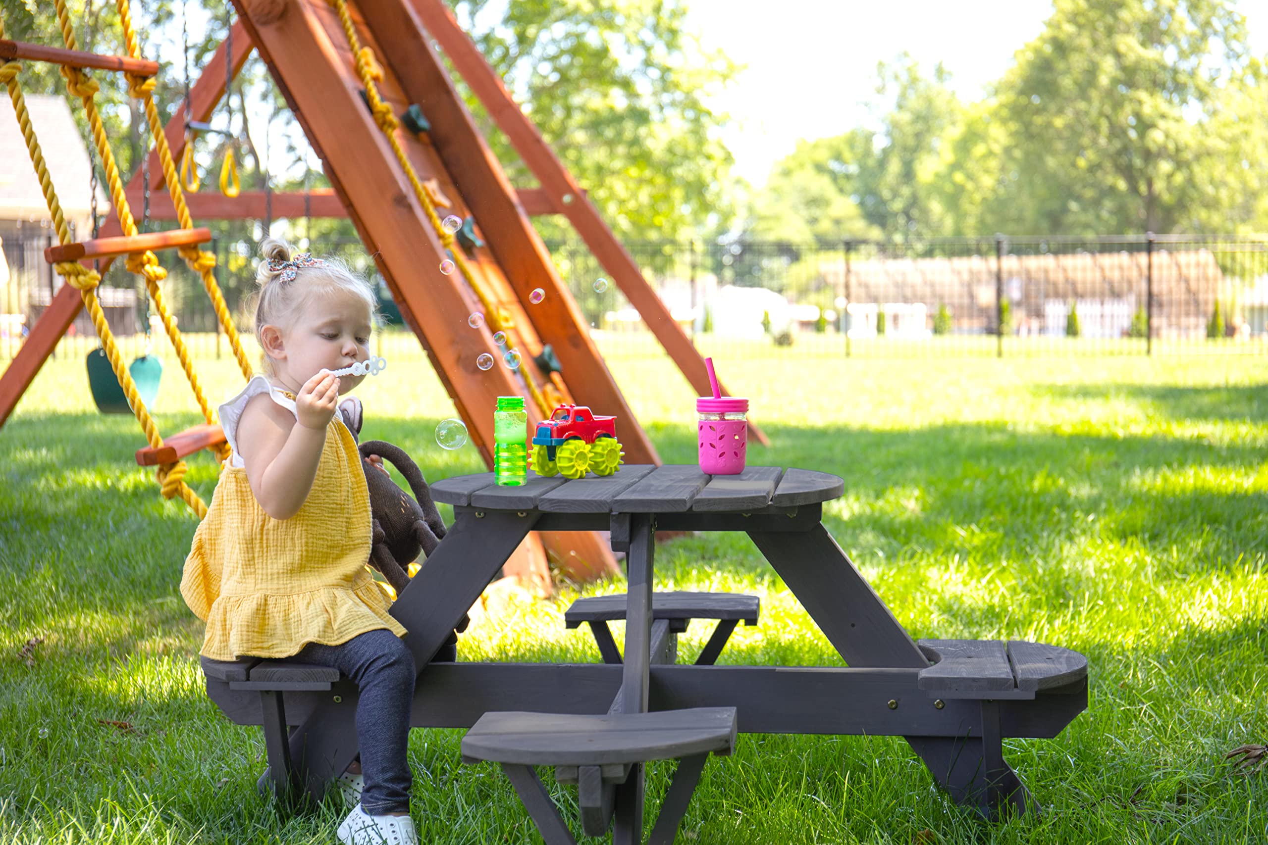 Jack & June Circular Cedar Picnic Table – 100% Natural Cedar Wood – Weatherproof Outdoor Furniture – Perfect for Backyard, Patio, Garden Dining and Entertaining – Ideal for BBQs, Parties and Family Gatherings