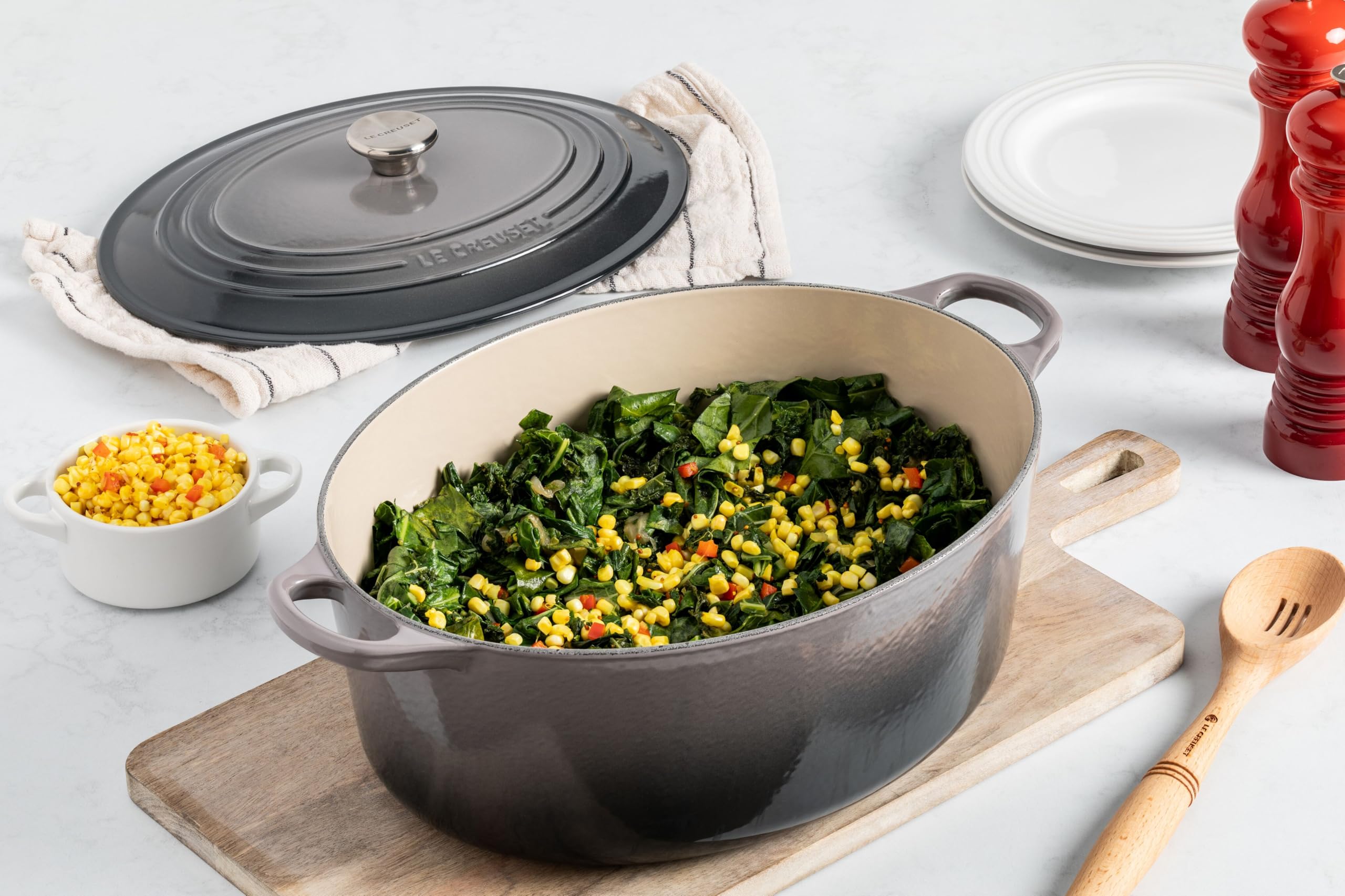 Le Creuset Signature Enameled Cast Iron Oval Dutch Oven 8 Quart - Oyster Color | Premium French Oven for Braising, Roasting & Baking | Perfect for Soups, Stews & Bread Making
