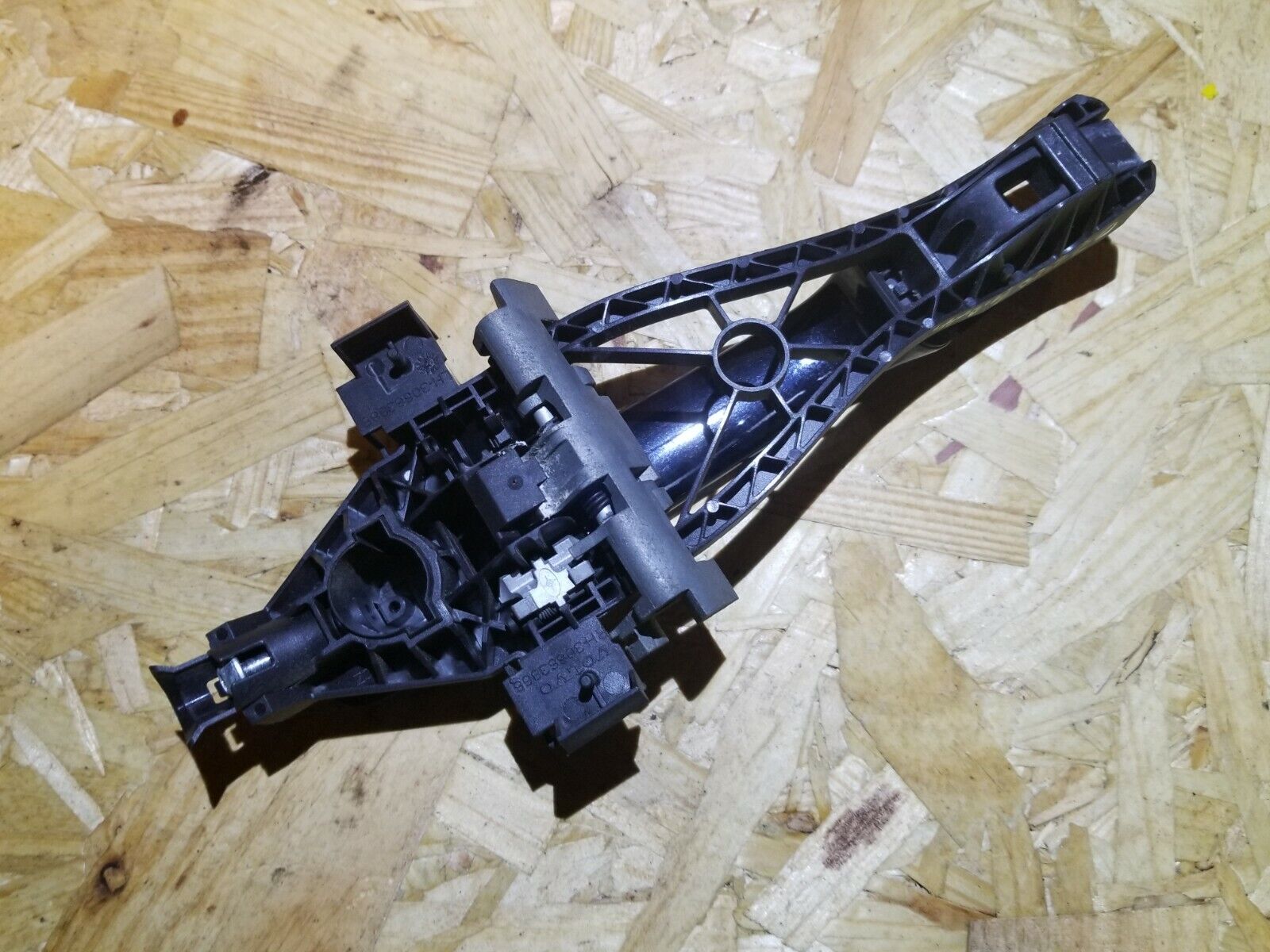 05 06 07 Volvo S40 Front Right Passenger Side Exterior Door Handle Replacement - OEM Quality - Perfect for Car Door Repair & Maintenance