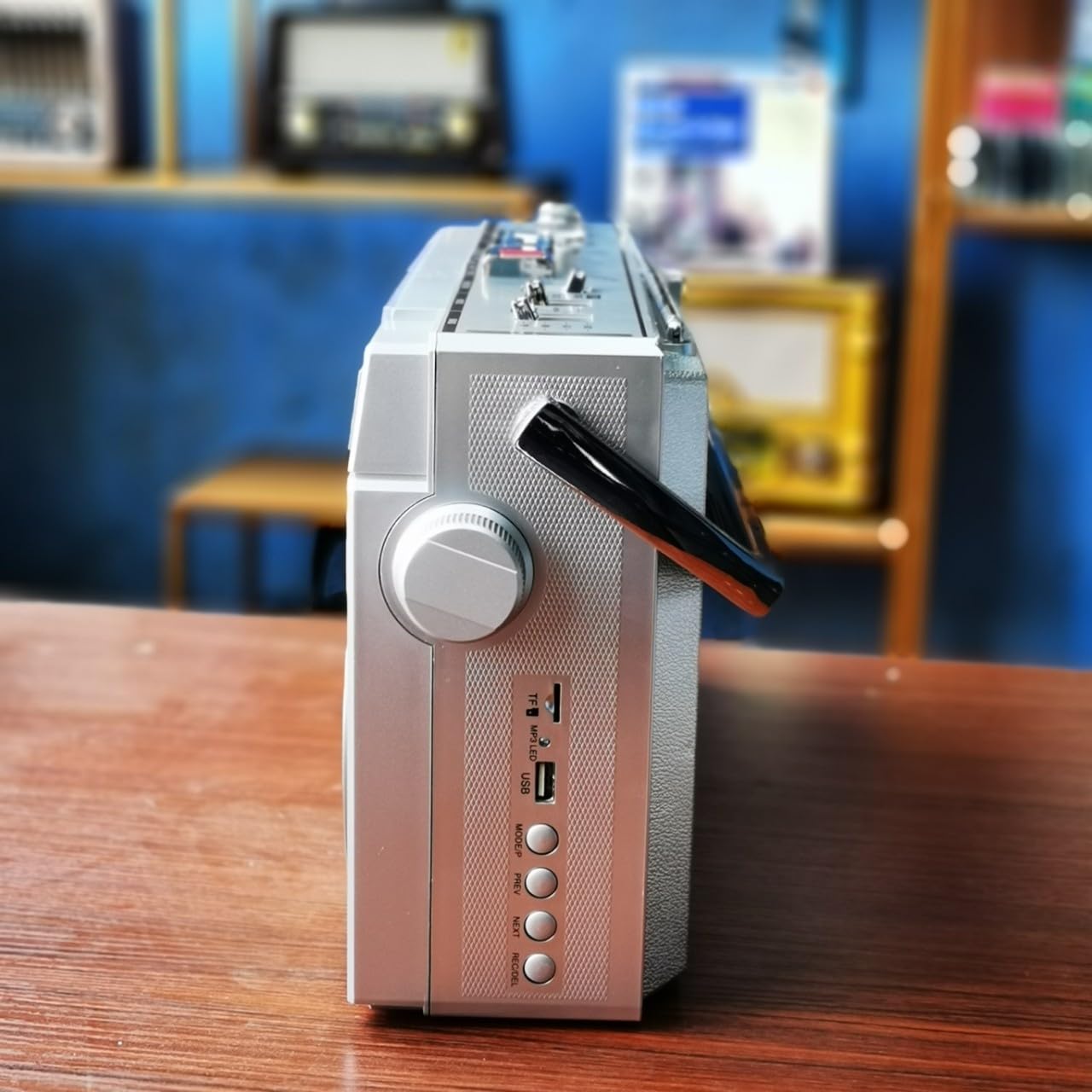 Retro 80s Style Portable CD Player Boombox with Cassette, FM Radio, SD/USB Input & 2 Speakers - 10M Transmission - Perfect for Home Parties, Outdoor Picnics & Travel