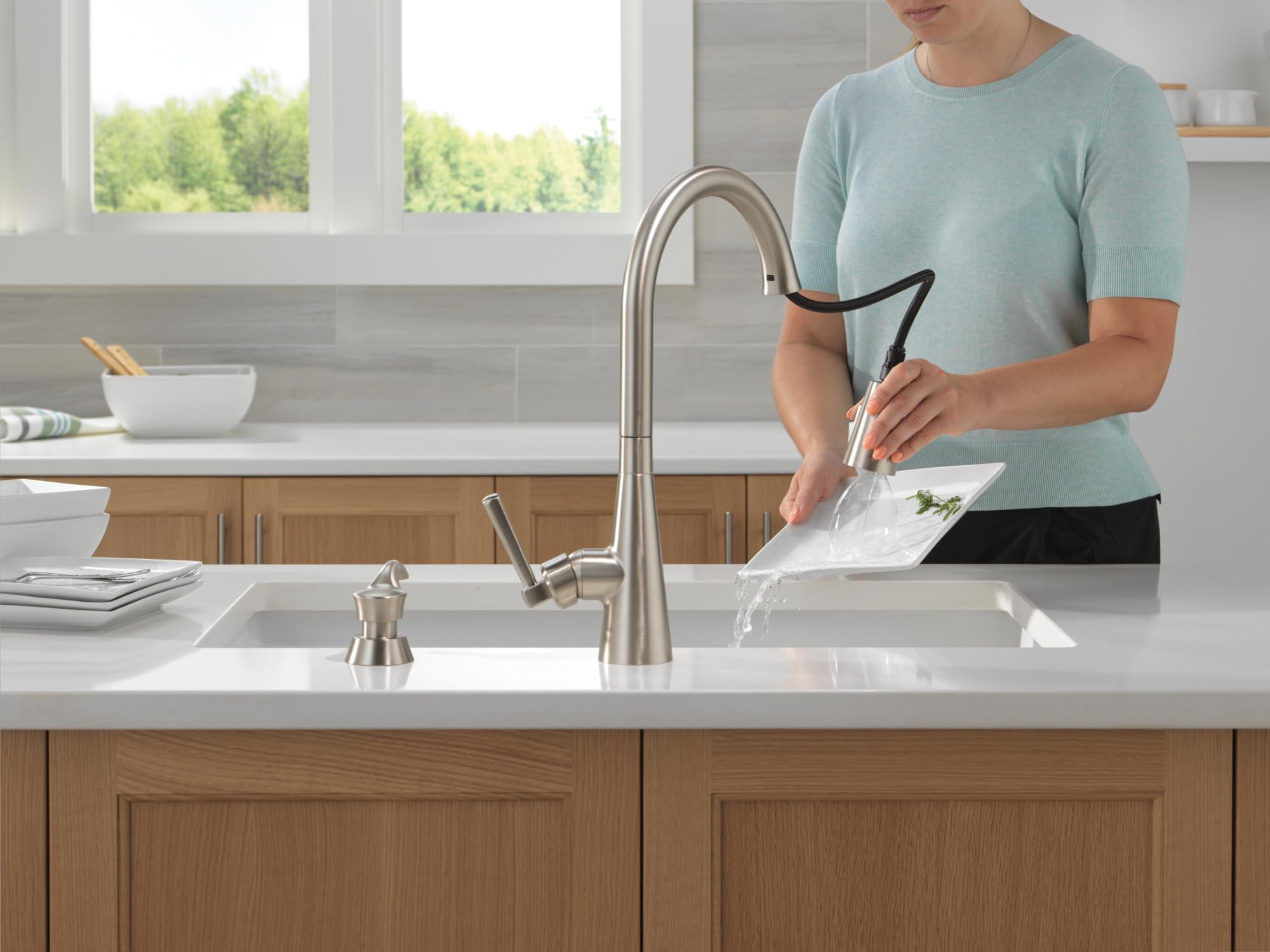 Delta Faucet Boyd Kitchen Sink Faucet with Pull Down Sprayer - Brushed Nickel for Modern Kitchens