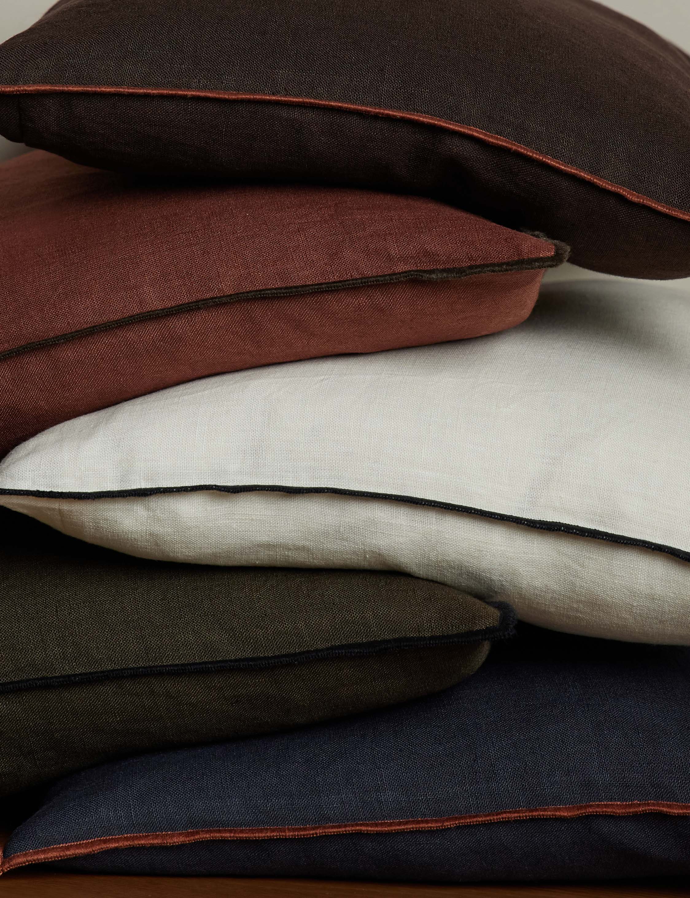 Stylish Carys Contrast Linen Pillow Cover - Breathable & Durable Home Decor for Sofa, Bedroom, and Living Room - Perfect for Modern Farmhouse, Boho, and Scandinavian Interior Design Styles