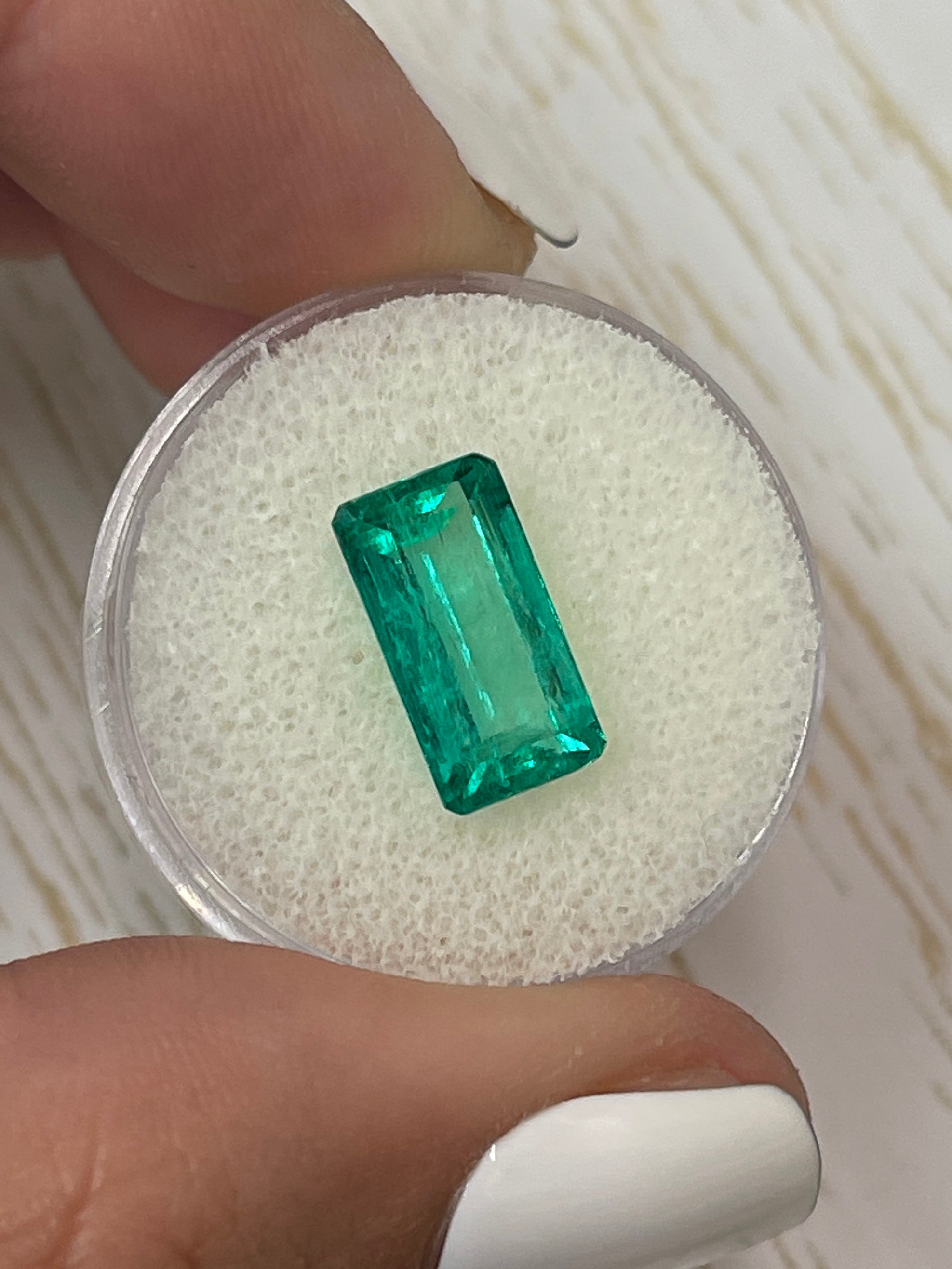 4.26 Carat Vivid Bluish Green Natural Colombian Emerald - 13x7mm Elongated Emerald Cut Loose Gemstone for Jewelry Making & Engagement Rings