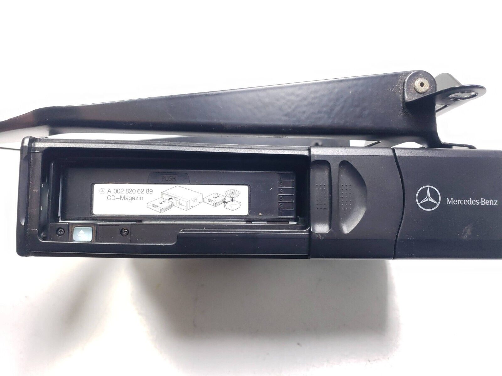 Original Mercedes W163 ML320 ML55 AMG 6-Disc CD Changer Player 1638201589 OEM - Perfect for Car Audio Upgrade & Road Trips