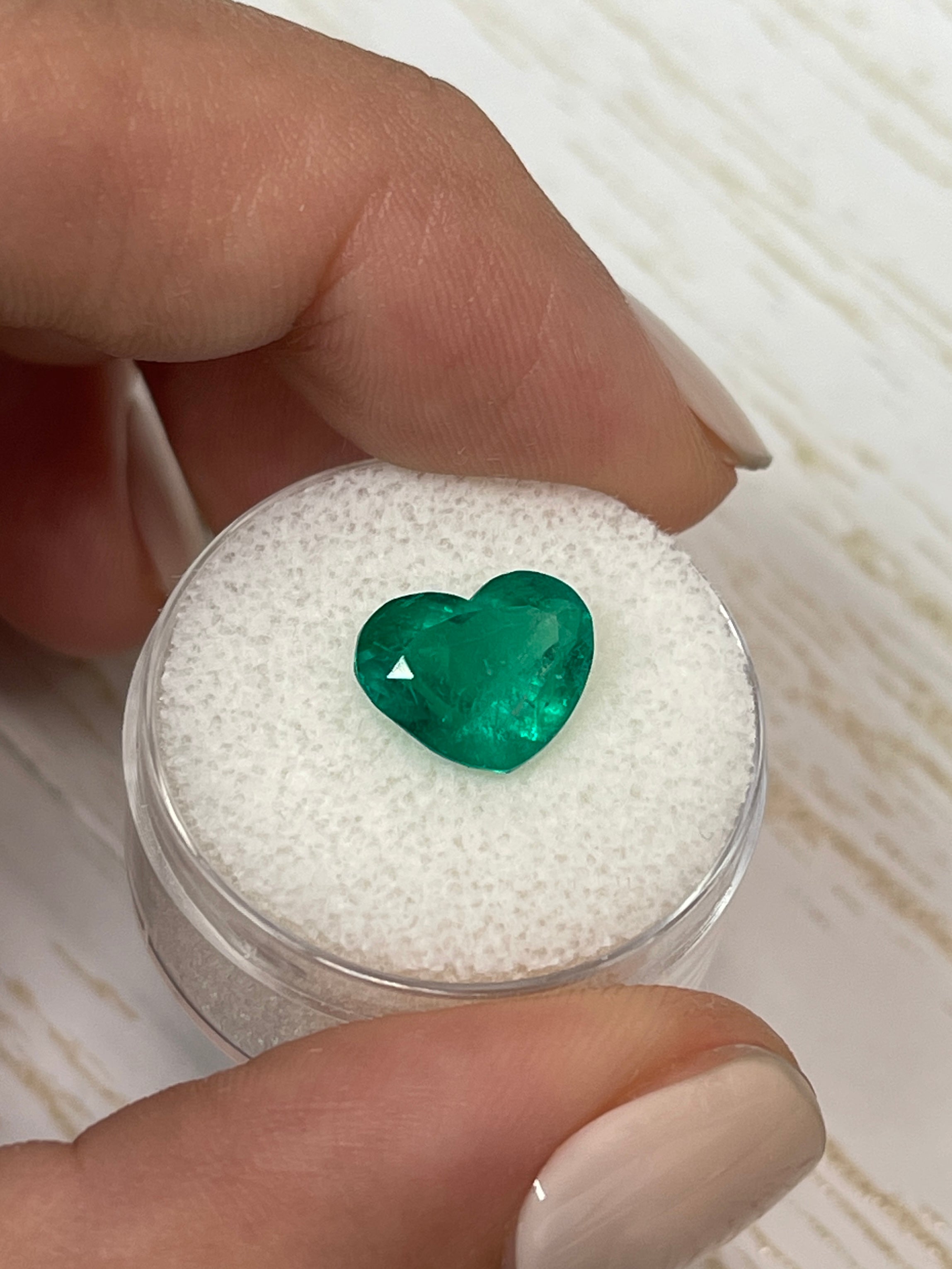 3.35 Carat 11x9mm Certified Vivid Muzo Green Natural Colombian Emerald Heart Cut Gemstone for Engagement Rings & Fine Jewelry