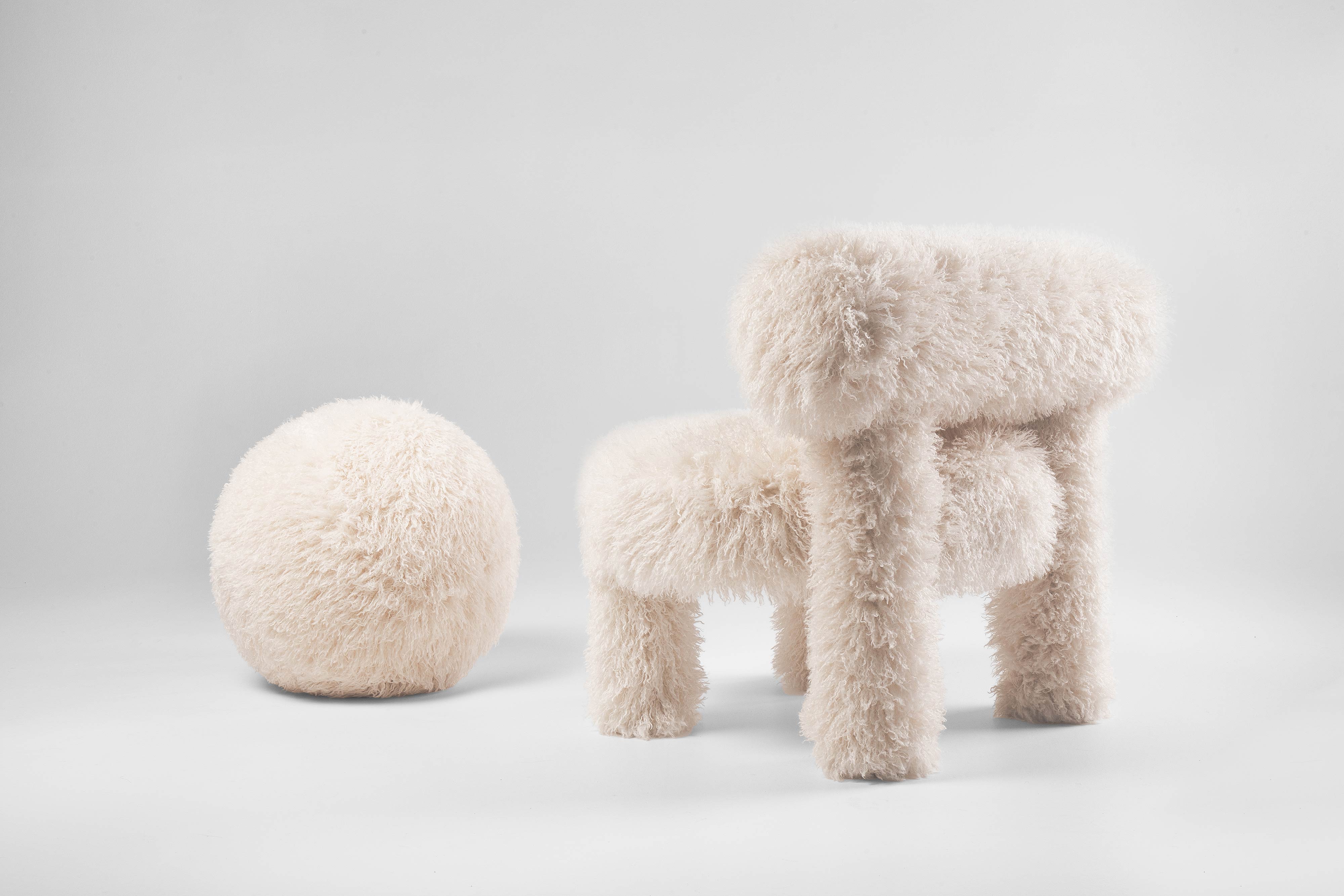 Noom Gropius Spheric Ottoman Fluffy Edition - Modern Round Pouf with Soft Plush Fabric, Perfect for Living Room, Bedroom & Nursery Decor