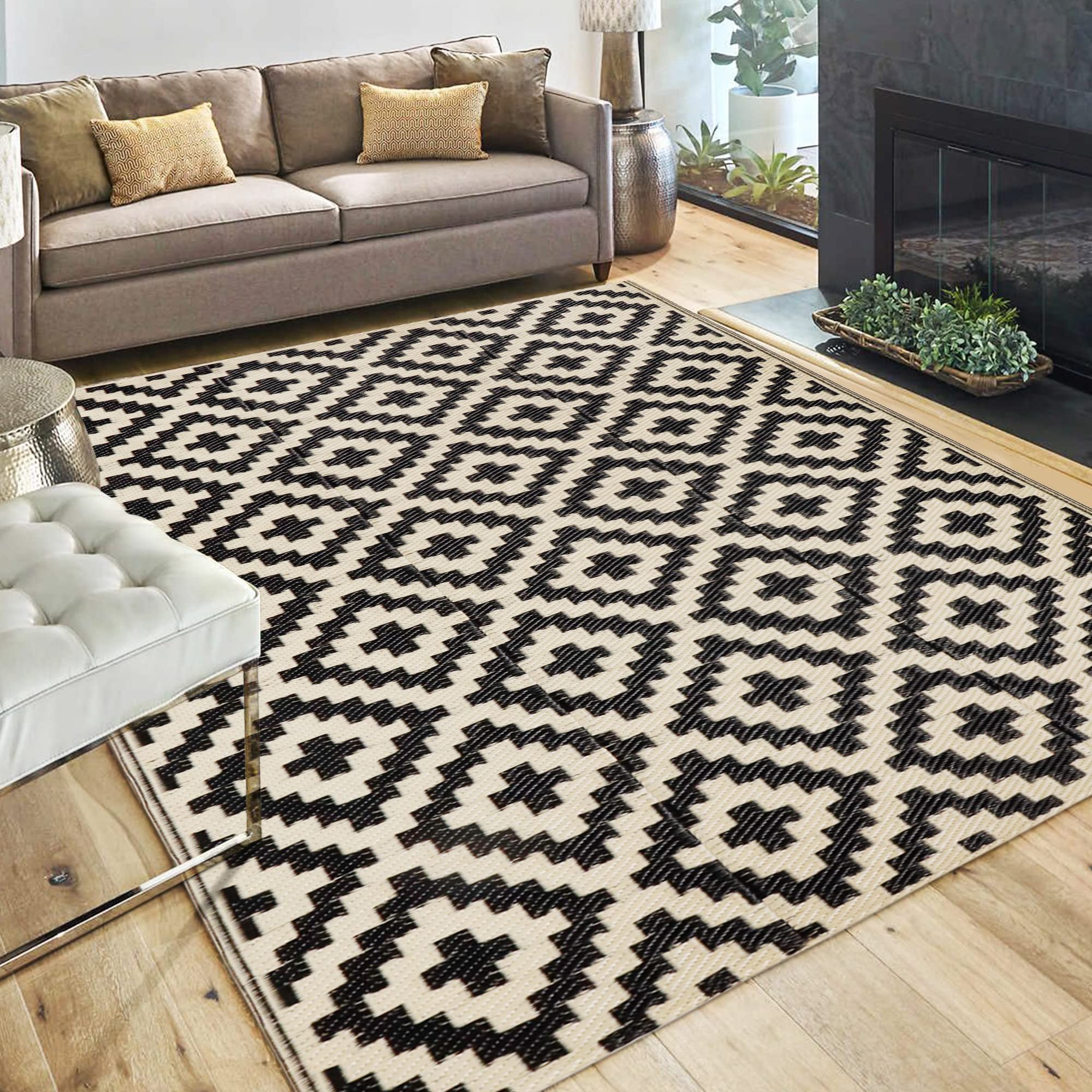 Reversible Plastic Straw Rug - 4'x6' Black & Beige Lattice Outdoor Mat for Patio, Deck, RV, Beach & Camping | Durable Sand-Resistant Floor Covering for Backyard, Picnic & Trailer Use