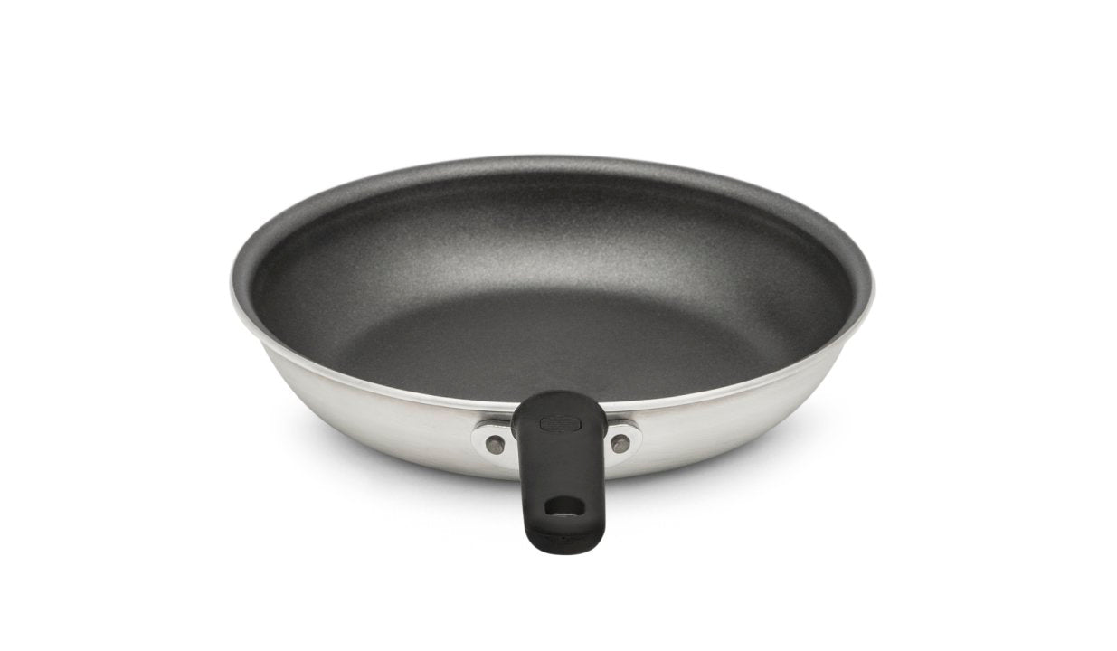 Vollrath 672407 Wear Ever® 7-Inch Aluminum Nonstick Fry Pan with CeramiGuard® II Coating & Silicone Handle - Perfect for Sautéing, Frying & Cooking Eggs in Commercial & Home Kitchens