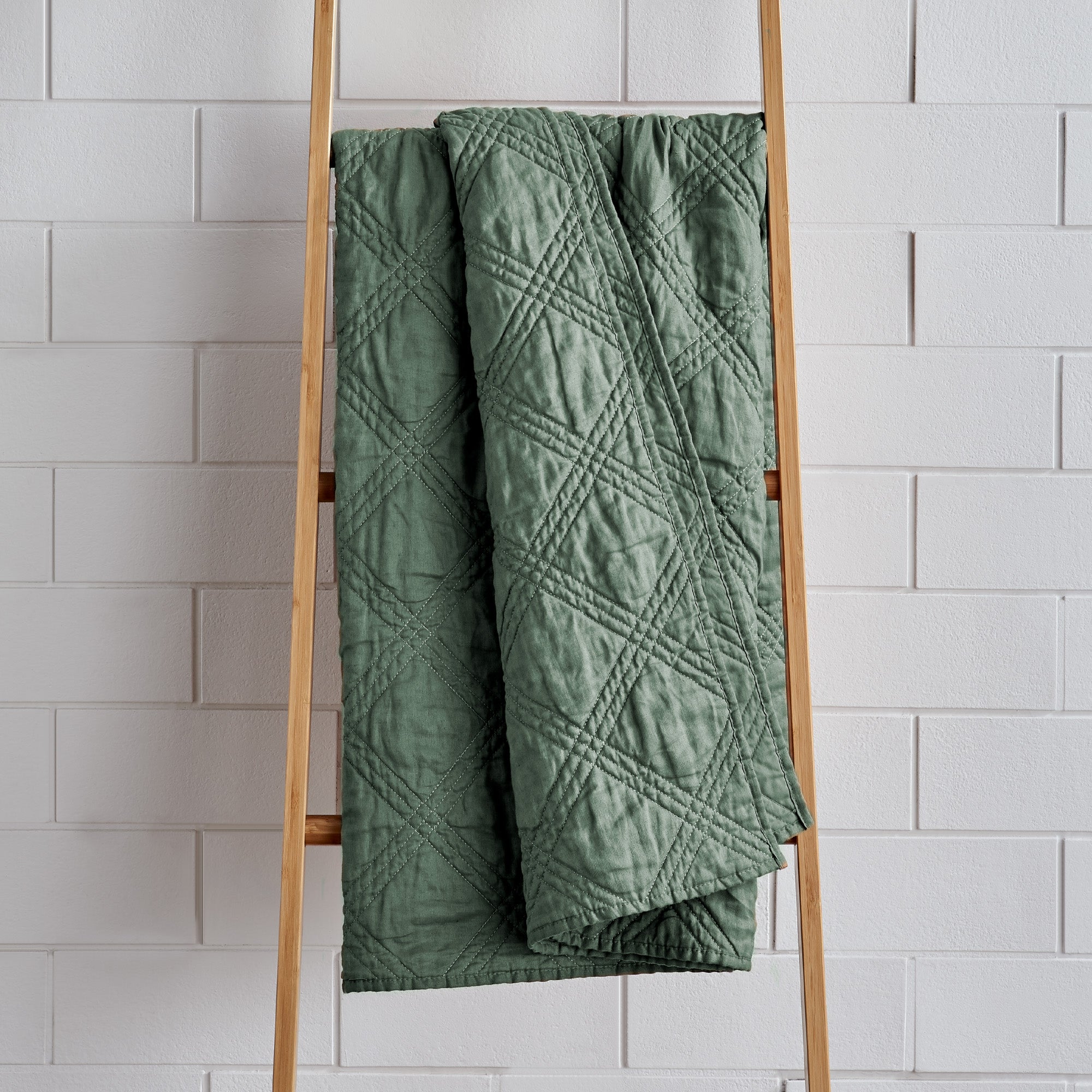 Soft Washed Linen Quilted Throw Blanket - Lightweight & Breathable for All Seasons - Perfect for Sofa, Bed, or Outdoor Picnics