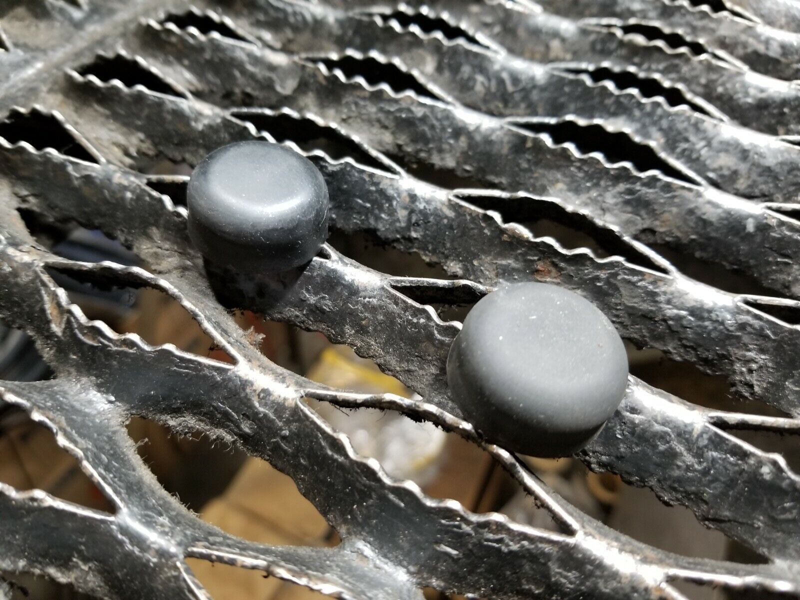 05-08 Acura RL Wiper Arm Bolt Cover 2pcs - OEM Replacement Part for Windshield Wiper Protection - Perfect for Rainy Weather & Car Maintenance